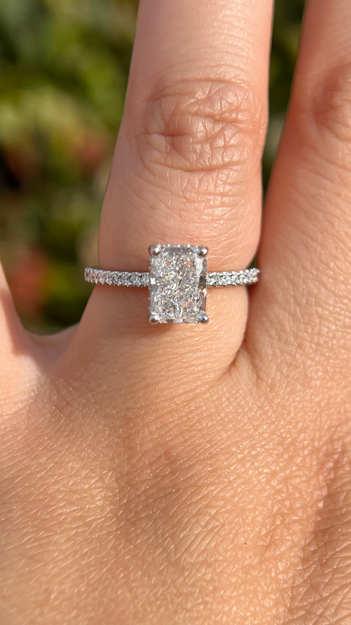 Jada 2.26ct E-VS1 Radiant Cut Lab Grown Diamond Engagement Ring 14K Gold