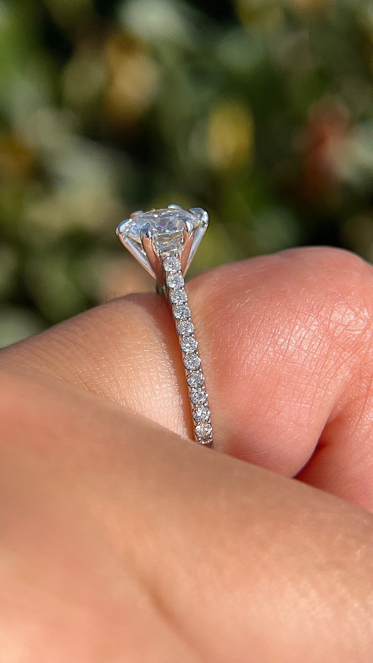 Jodi 1.35ct E-SI1 Round Cut Lab Grown Diamond Engagement Ring 14K Gold