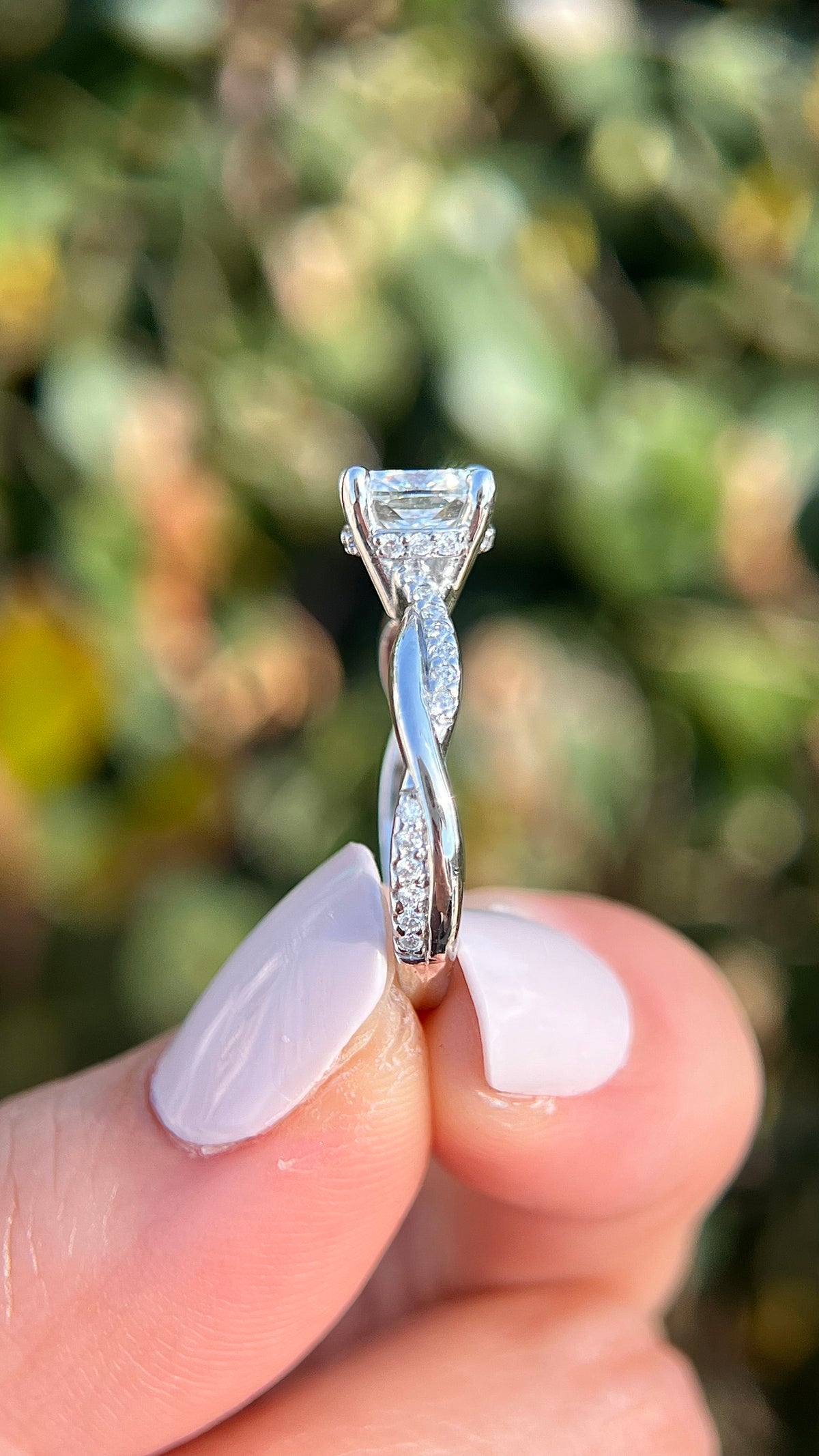 Leah 2.01ct F-VS1 Cushion Cut Lab Grown Diamond Engagement Ring 14K Gold