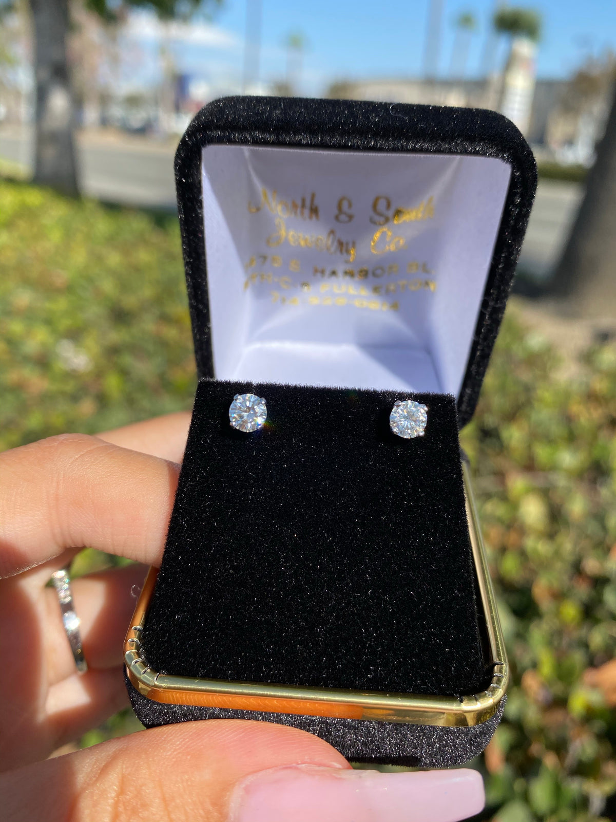 5.0mm (0.50ct x 2) Forever One Round Moissanite Stud Earrings 14K Gold MOIER002