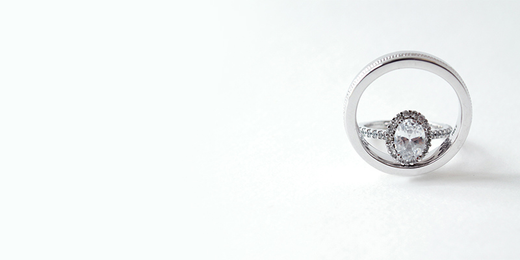 Engagement Ring vs Wedding Band: What’s the Difference?