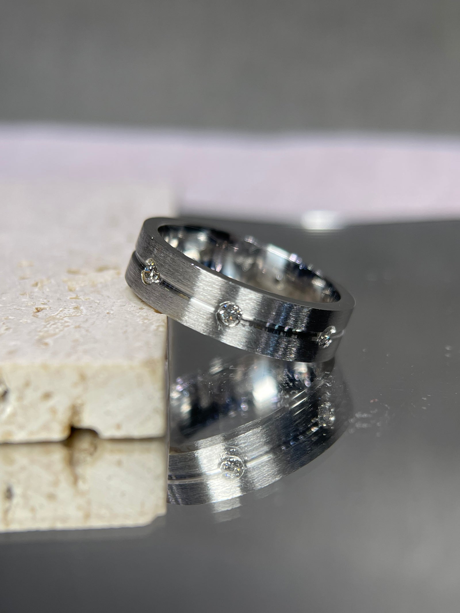 Brushed Center Line Bezel Diamond Wedding Band 14K Gold MR018