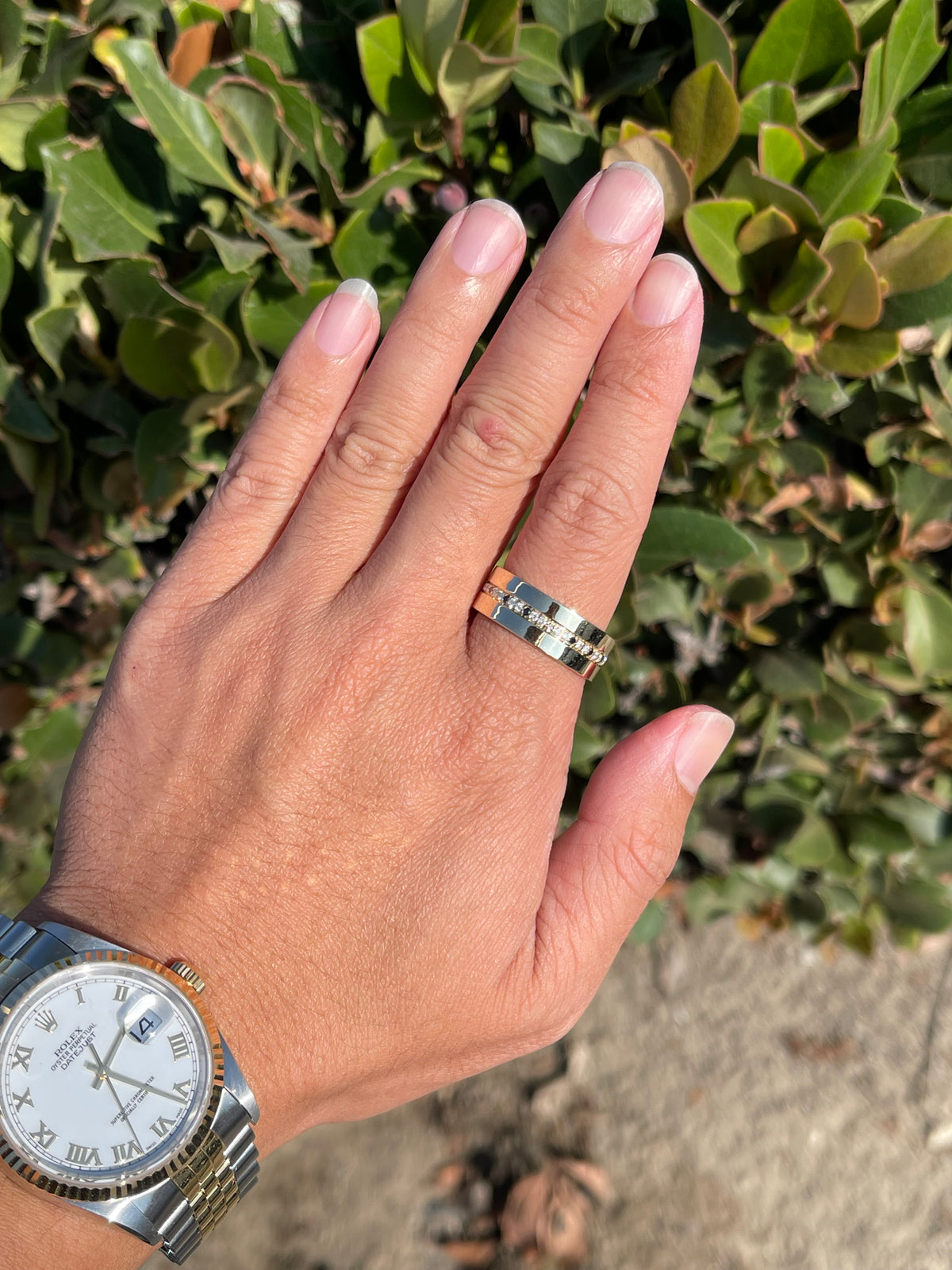 Polished Centered Diamond Wedding Band 14K Gold MR017