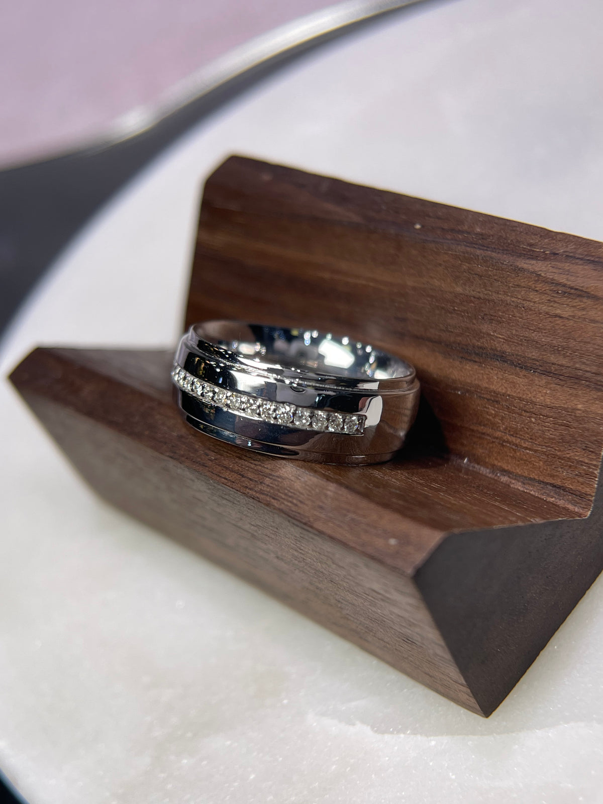 0.35ct Polished Centered Diamond Wedding Band 14K Gold MR024