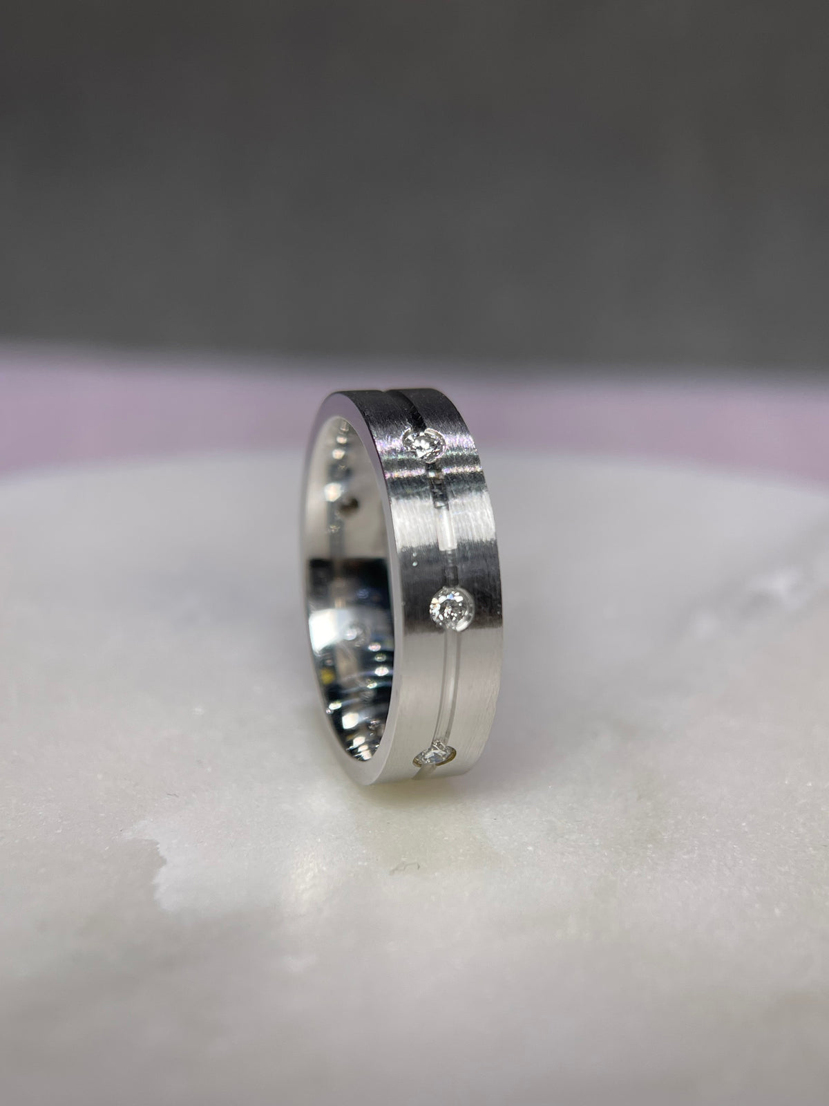 Brushed Center Line Bezel Diamond Wedding Band 14K Gold MR018