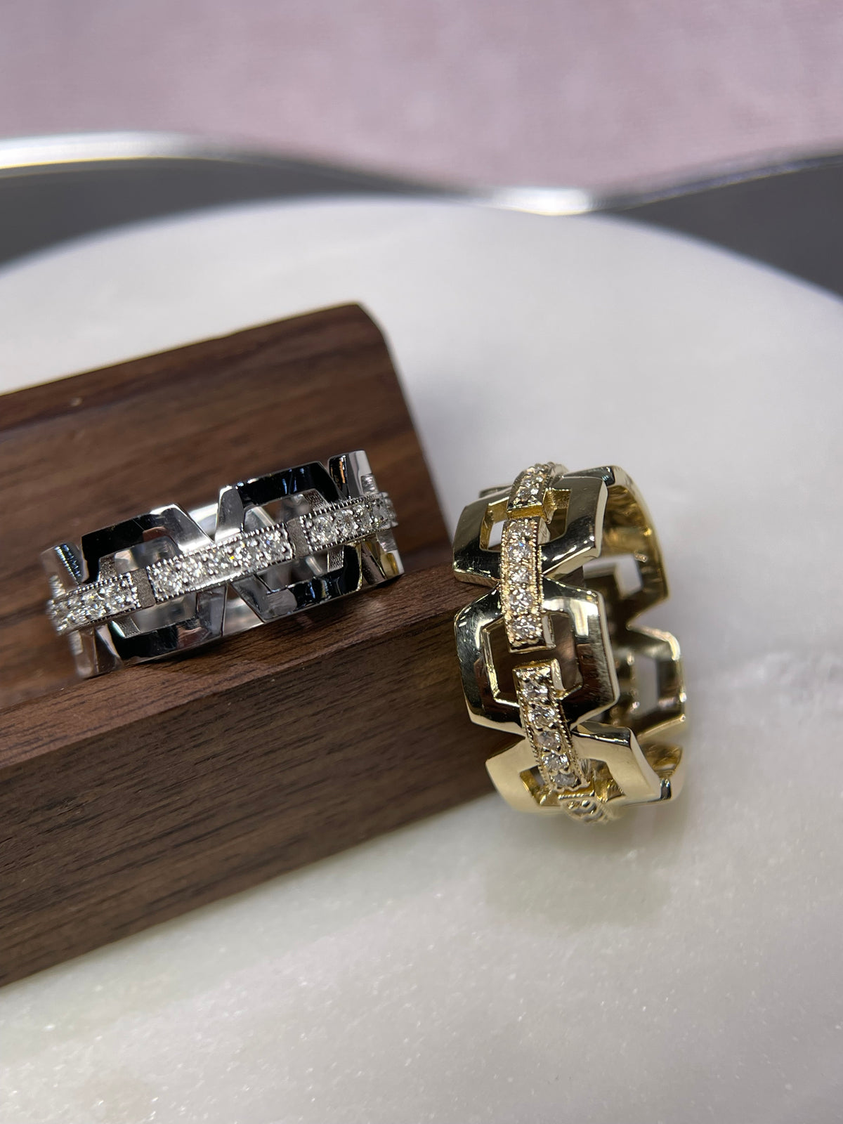 0.55ct Polished Chain Link Single Row Diamond Wedding Band 14K Gold MR026