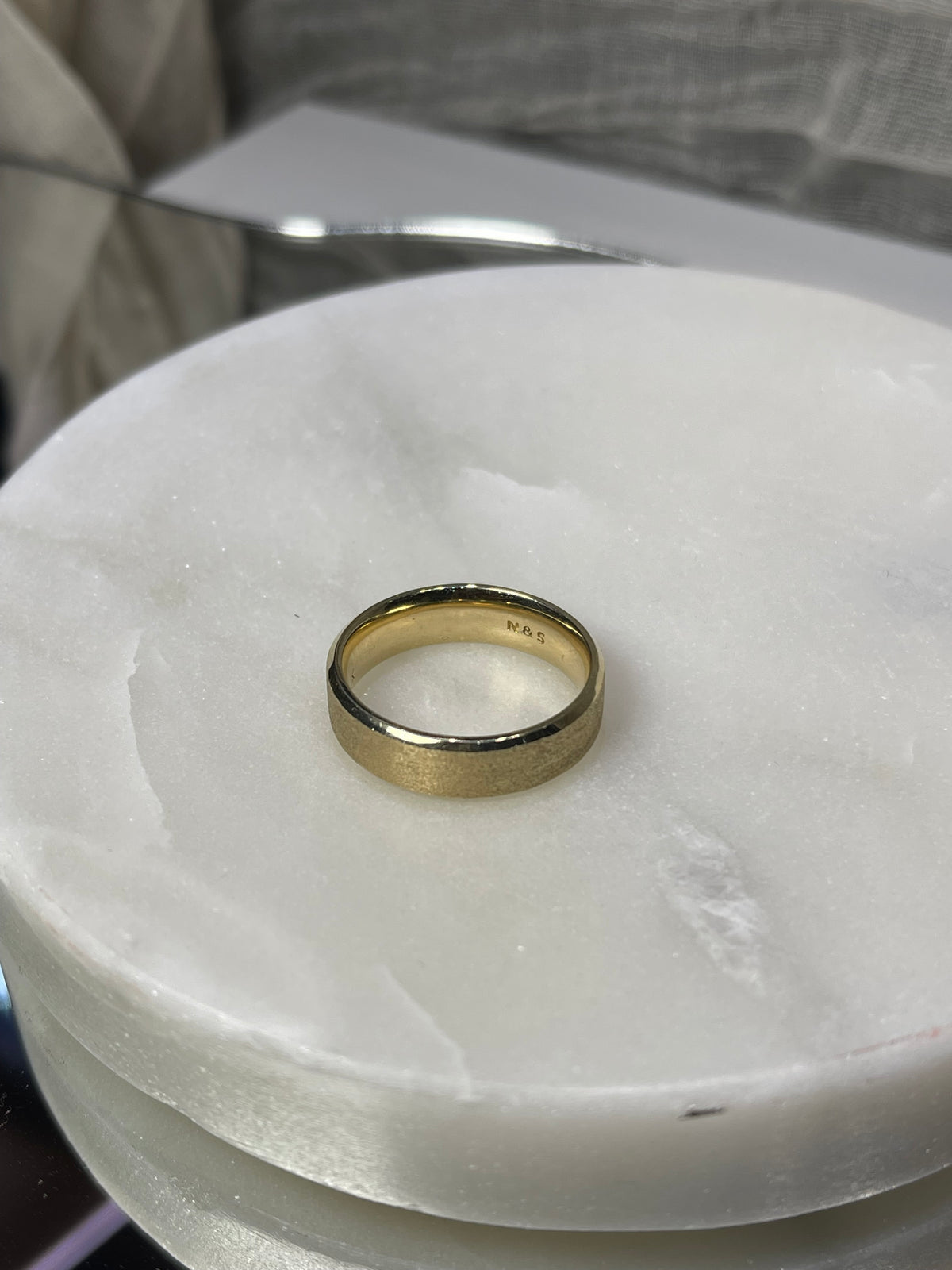 Men&#39;s Comfort Fit 7mm Brushed 14K Solid Gold Wedding Band MR006