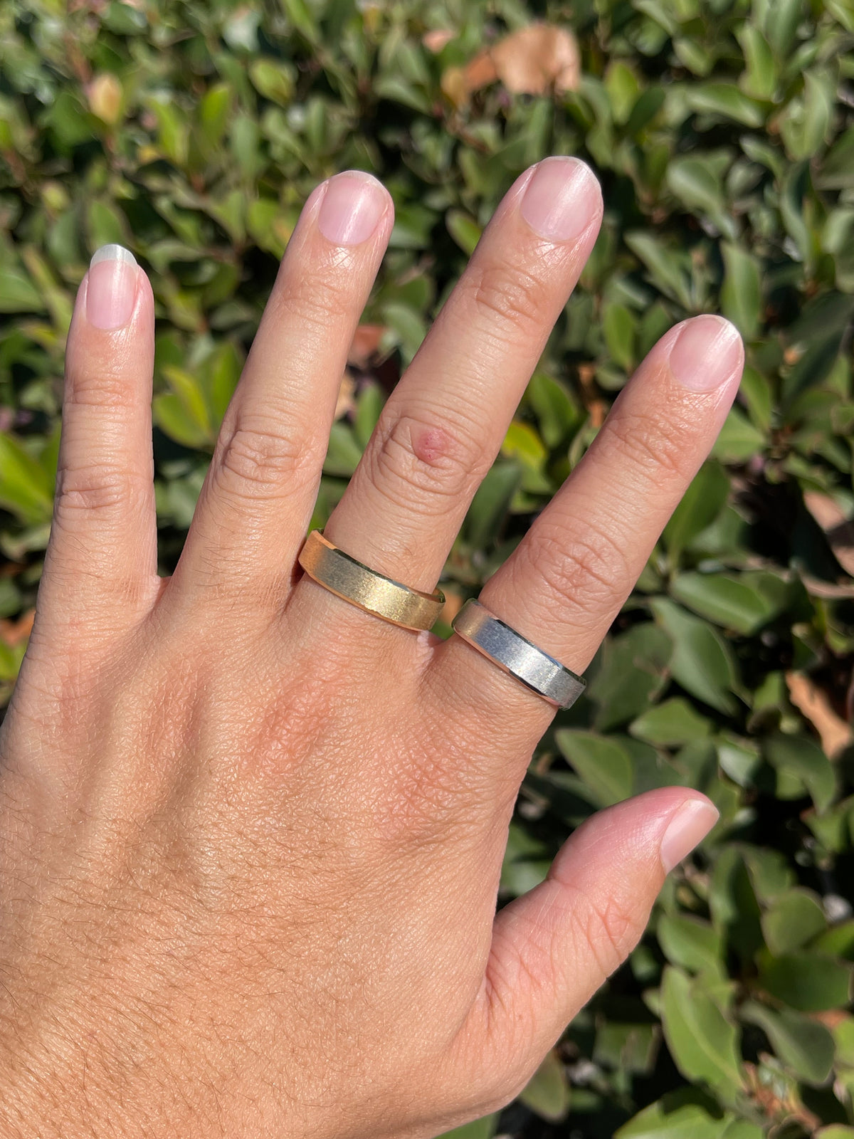 Men&#39;s Comfort Fit 7mm Brushed 14K Solid Gold Wedding Band MR006