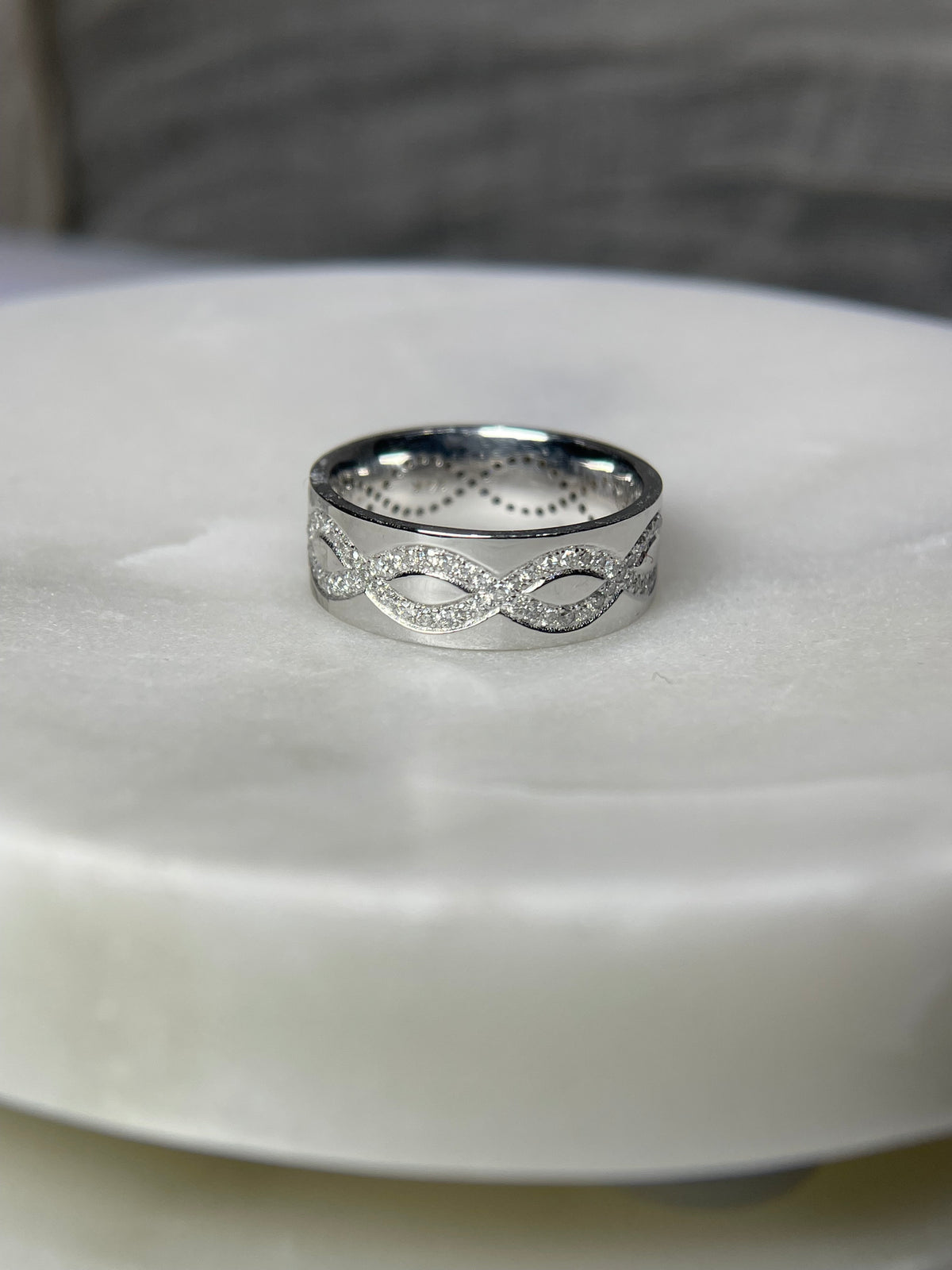 Men&#39;s 1.10ct tw Infinity Twist Eternity Diamond Wedding Band 14K Gold MR003