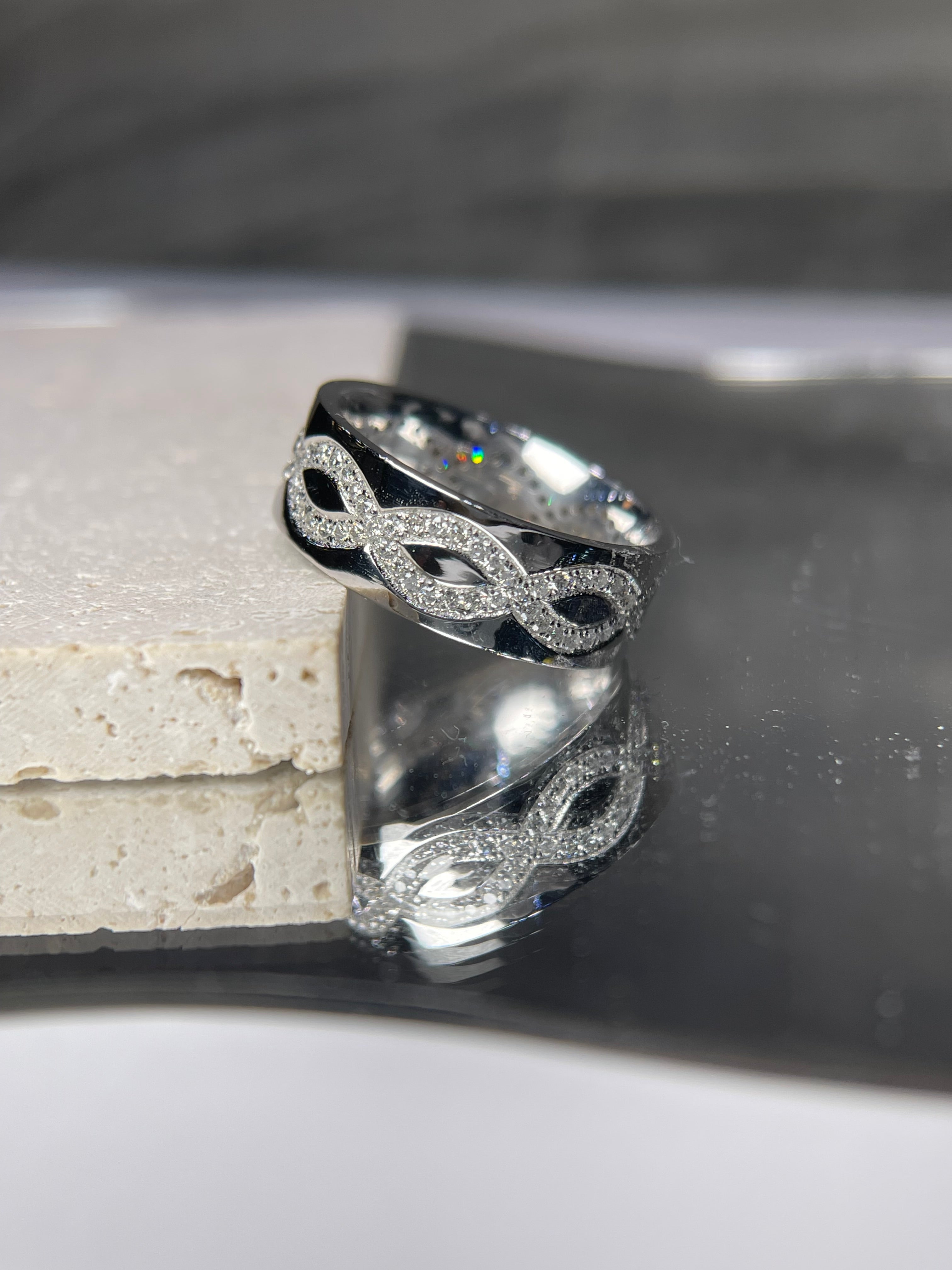 Men's tw Infinity Twist Eternity Diamond Wedding Band 14K