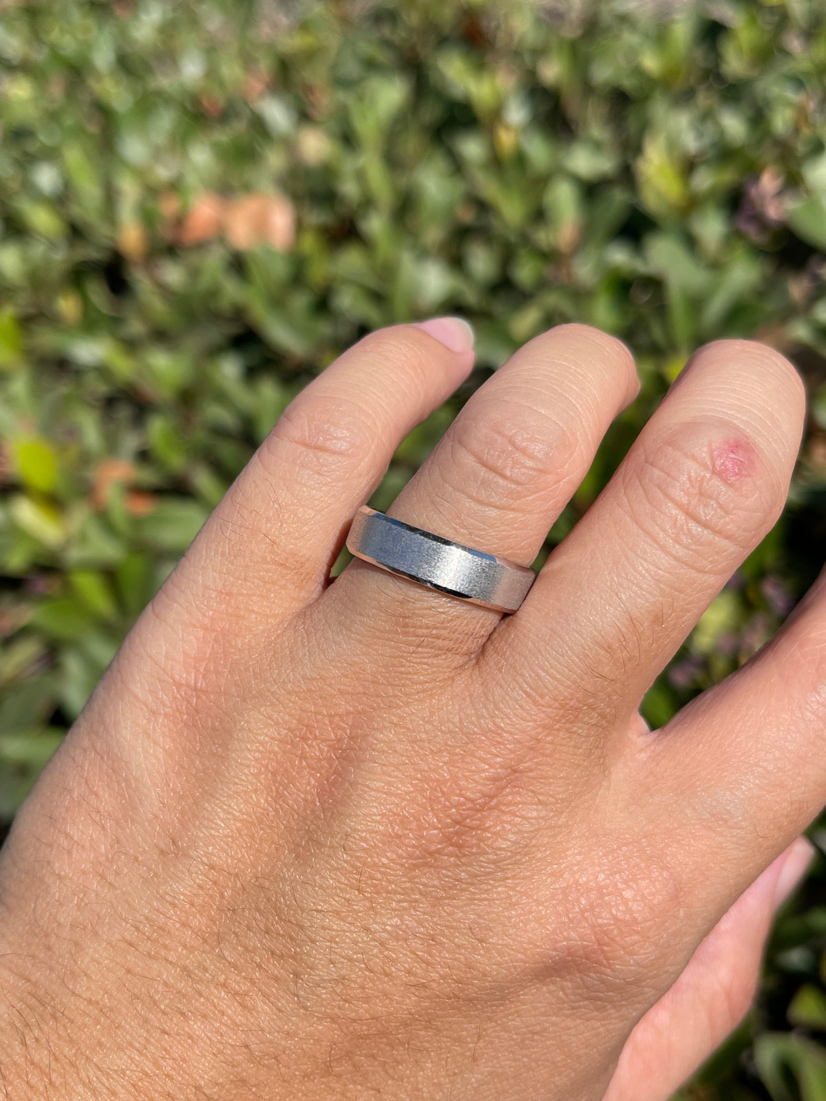 Men&#39;s Comfort Fit 7mm Brushed 14K Solid Gold Wedding Band MR006