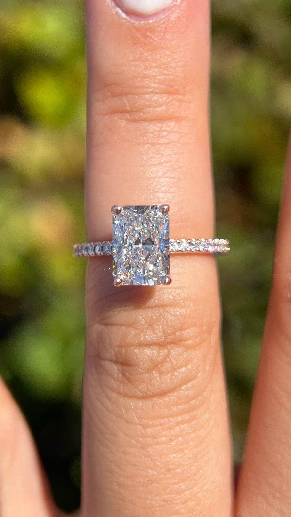 Jada 2.26ct E-VS1 Radiant Cut Lab Grown Diamond Engagement Ring 14K Gold