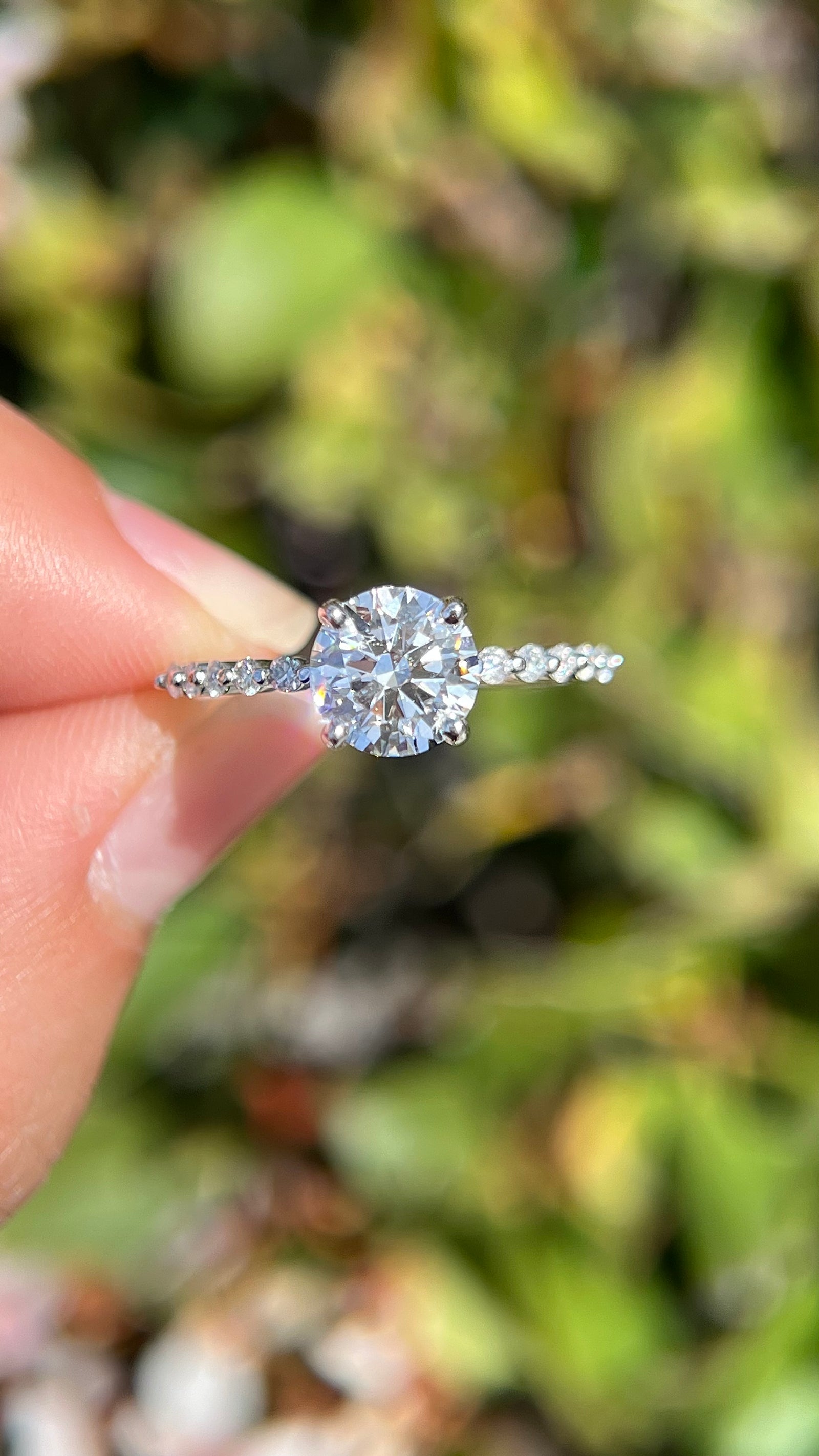 Iris 2.06ct E-VS1 Round Cut Lab Grown Diamond Engagement Ring 14K Gold