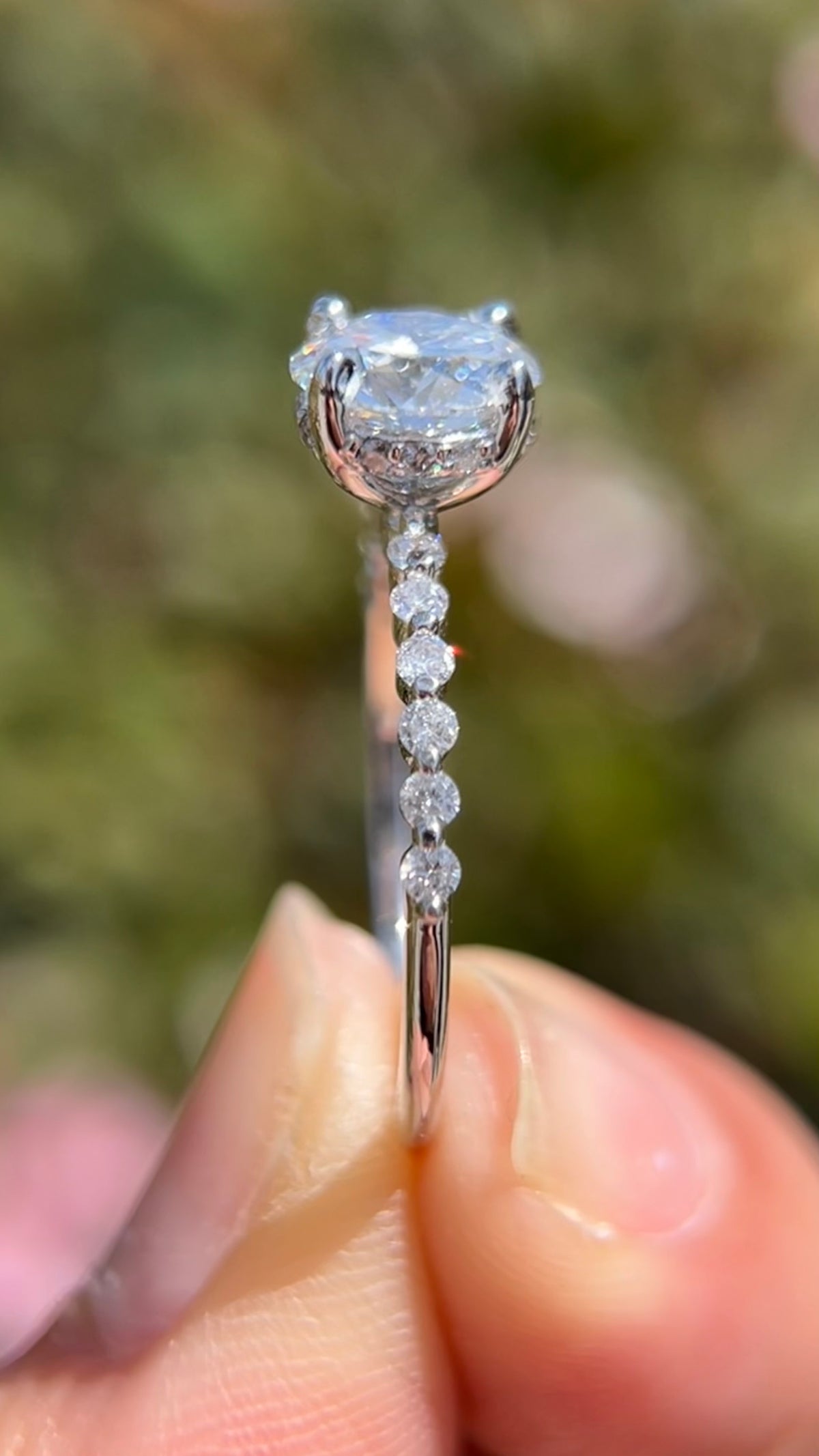 Iris 2.06ct E-VS1 Round Cut Lab Grown Diamond Engagement Ring 14K Gold