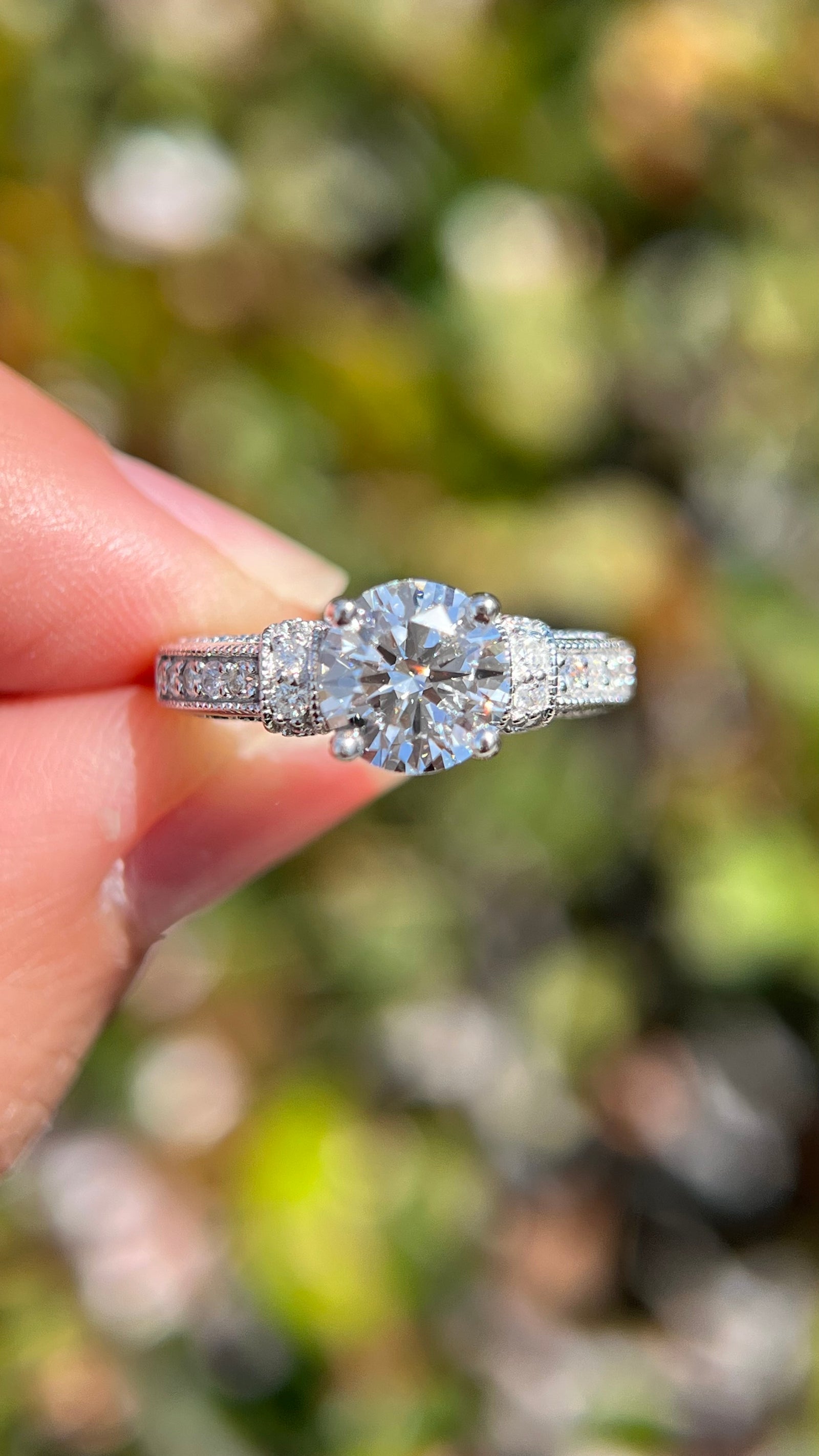 Kari 2.06ct E-VS1 Round Cut Lab Grown Diamond Engagement Ring 14K Gold