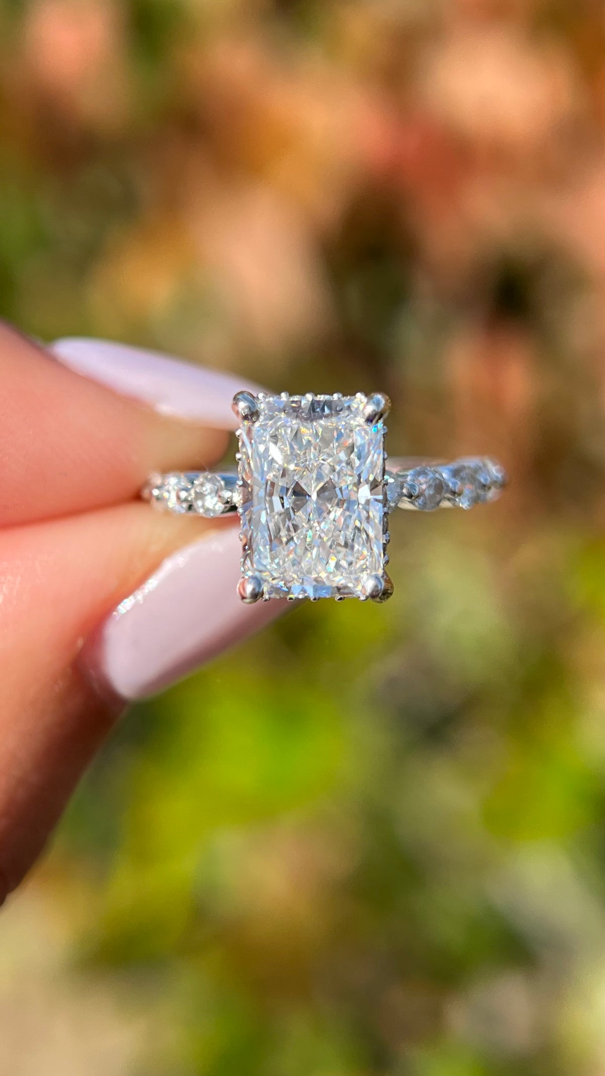 Isa 3.09ct E-VS1 Radiant Cut Lab Grown Diamond Engagement Ring 14K Gold