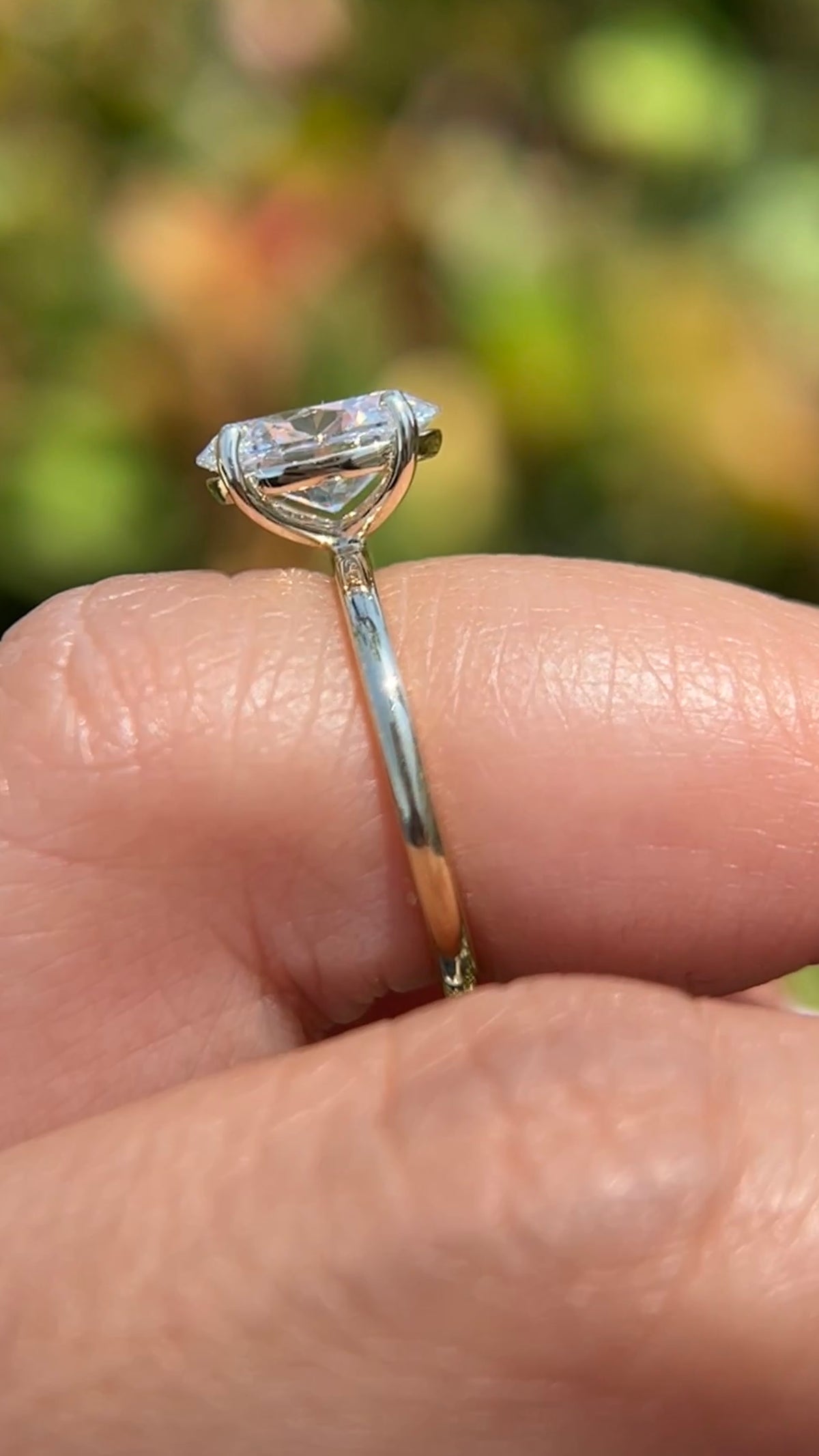 Evie 1.58ct E-VS1 Oval Cut Lab Grown Diamond Engagement Ring 14K Gold