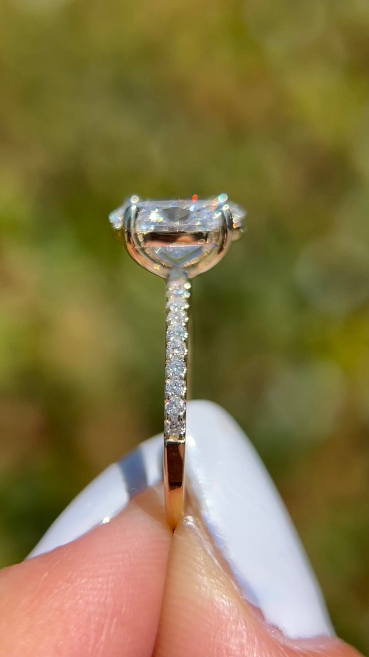 Jada 1.58ct E-VS1 Oval Cut Lab Grown Diamond Engagement Ring 14K Gold