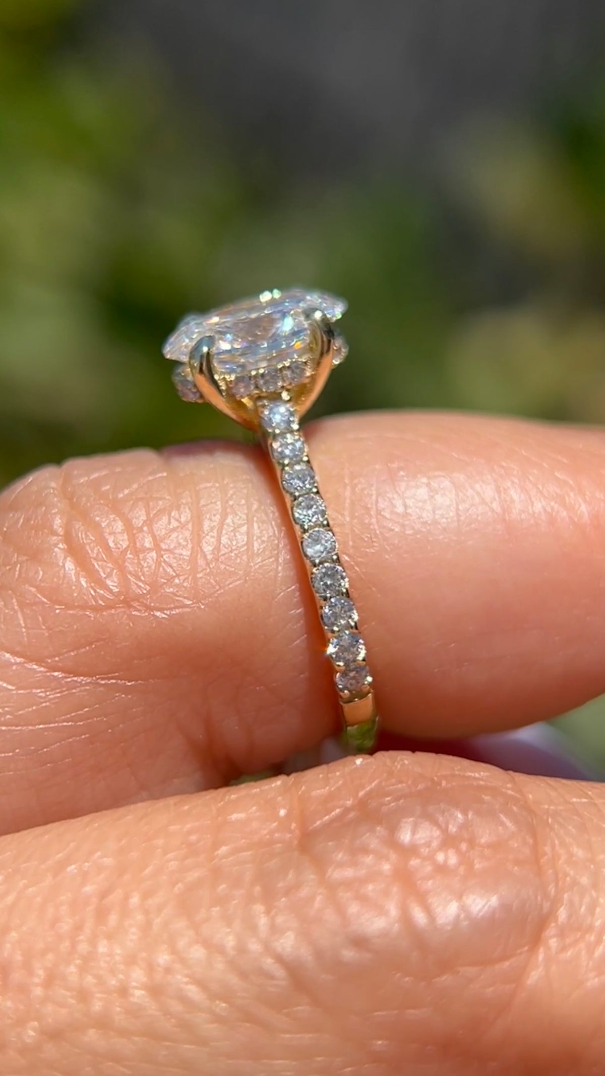 Jodi 1.58ct E-VS1 Oval Cut Lab Grown Diamond Engagement Ring 14K Gold