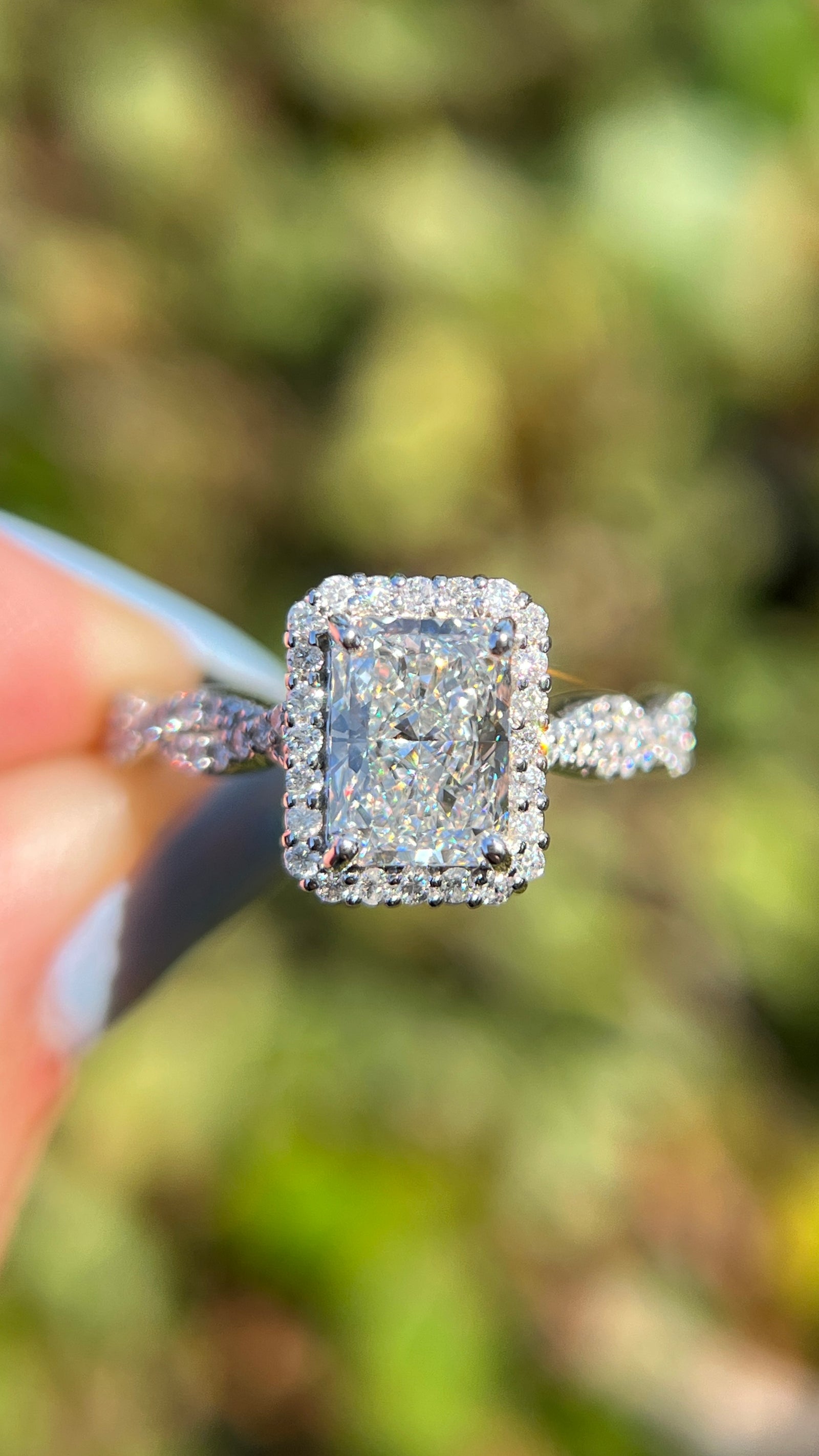 Linda 2.26ct E-VS1 Radiant Cut Lab Grown Diamond Engagement Ring 14K Gold