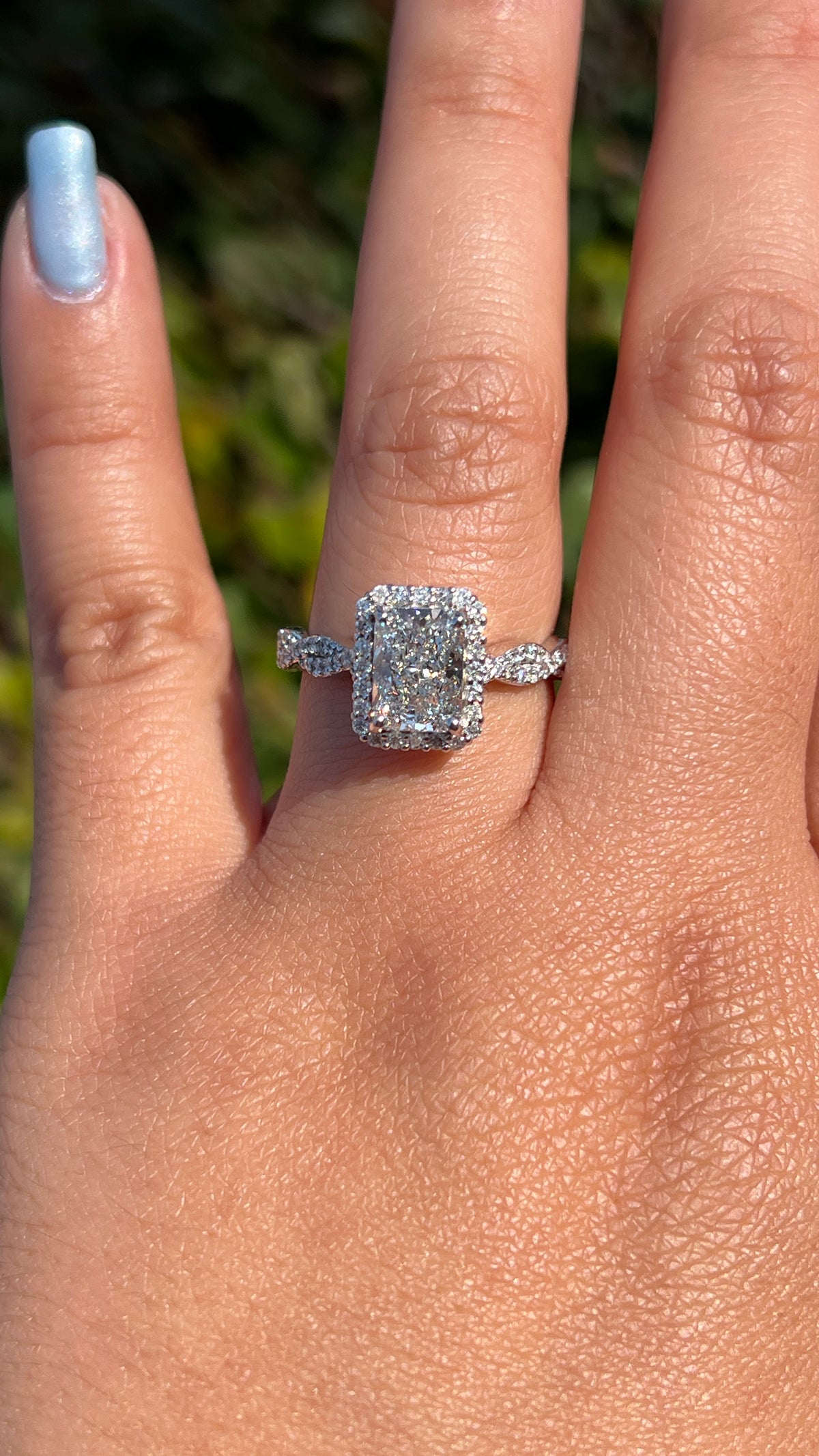 Linda 2.26ct E-VS1 Radiant Cut Lab Grown Diamond Engagement Ring 14K Gold