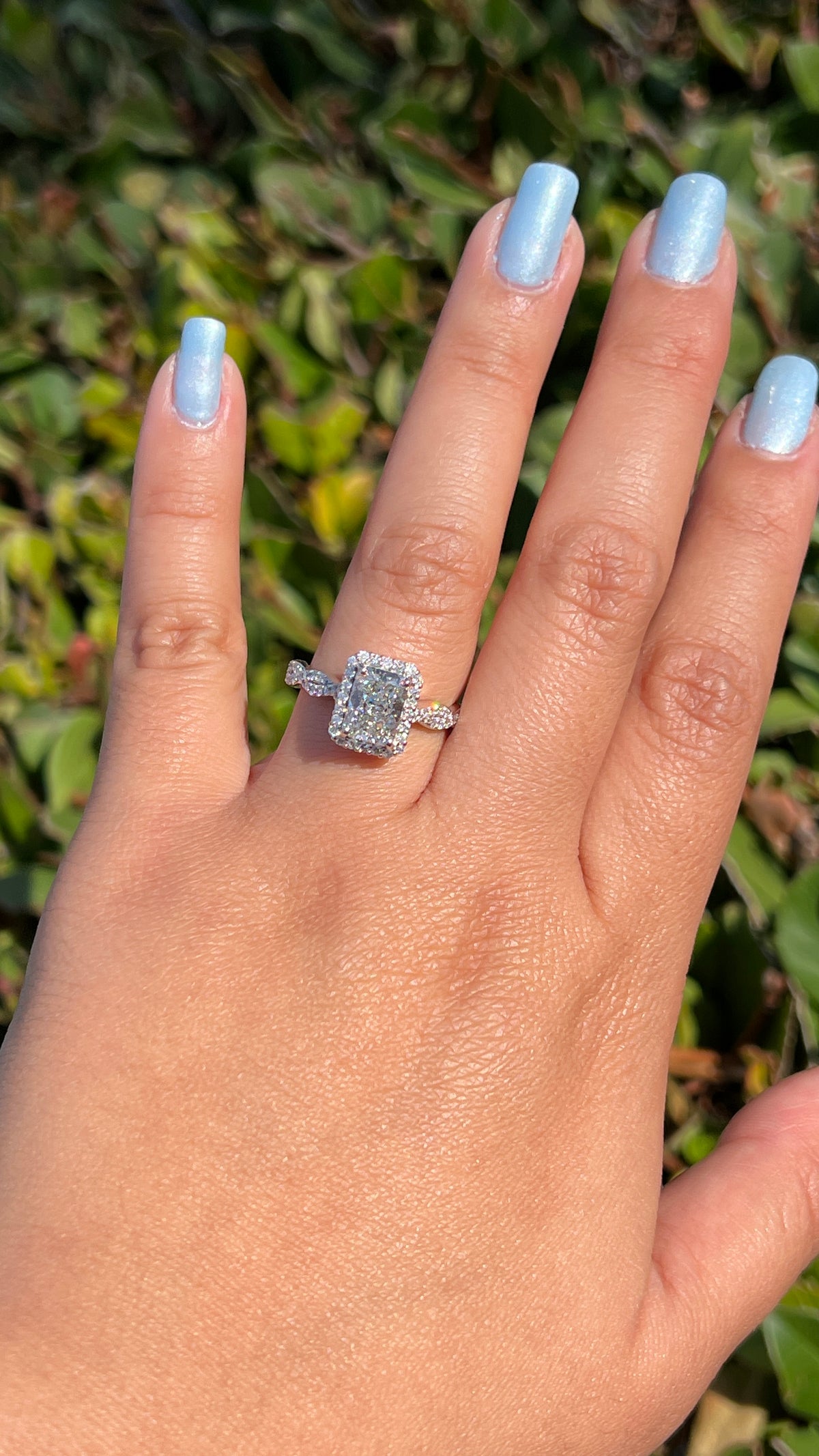 Linda 2.26ct E-VS1 Radiant Cut Lab Grown Diamond Engagement Ring 14K Gold