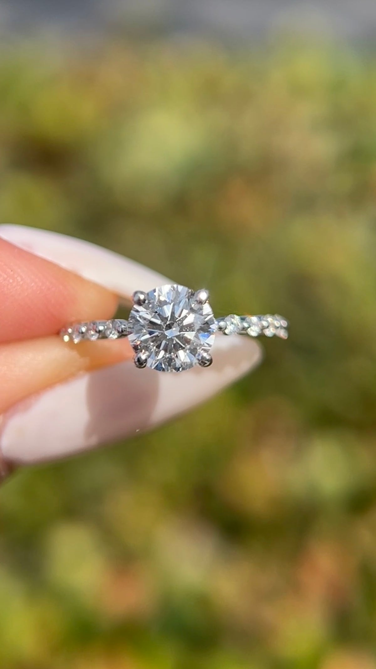 Iris 1.08ct E-VS1 Round Cut Lab Grown Diamond Engagement Ring 14K Gold