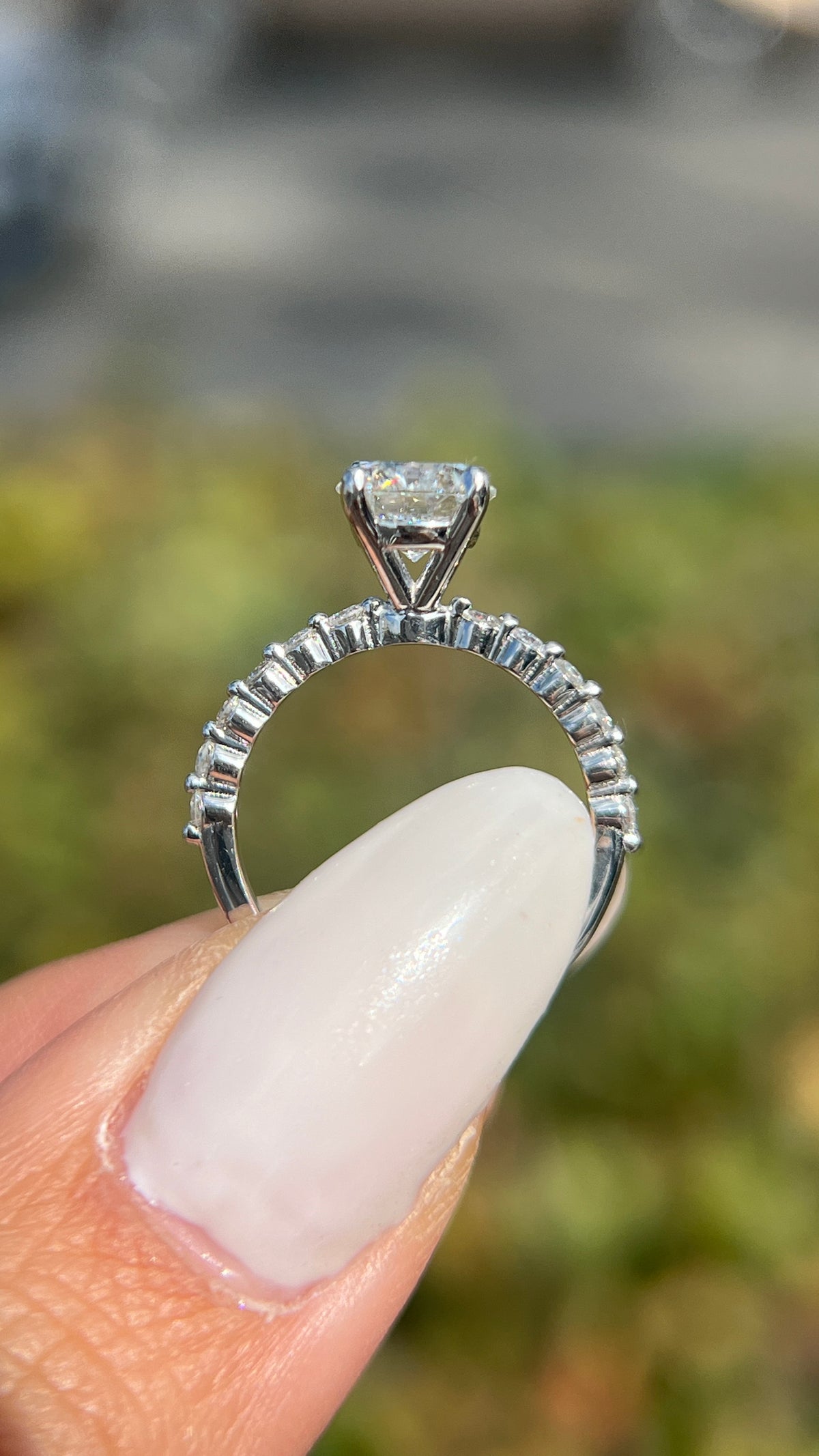 Iris 1.08ct E-VS1 Round Cut Lab Grown Diamond Engagement Ring 14K Gold