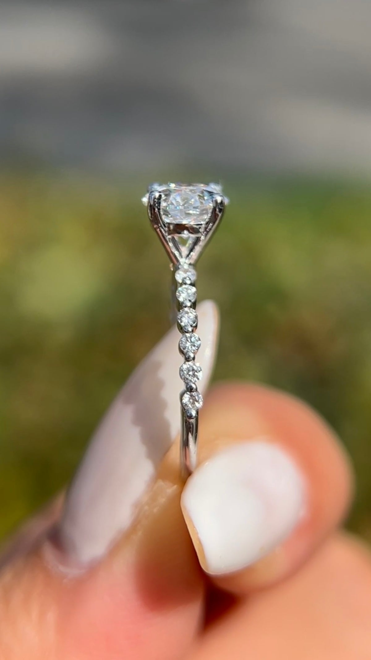 Iris 1.08ct E-VS1 Round Cut Lab Grown Diamond Engagement Ring 14K Gold