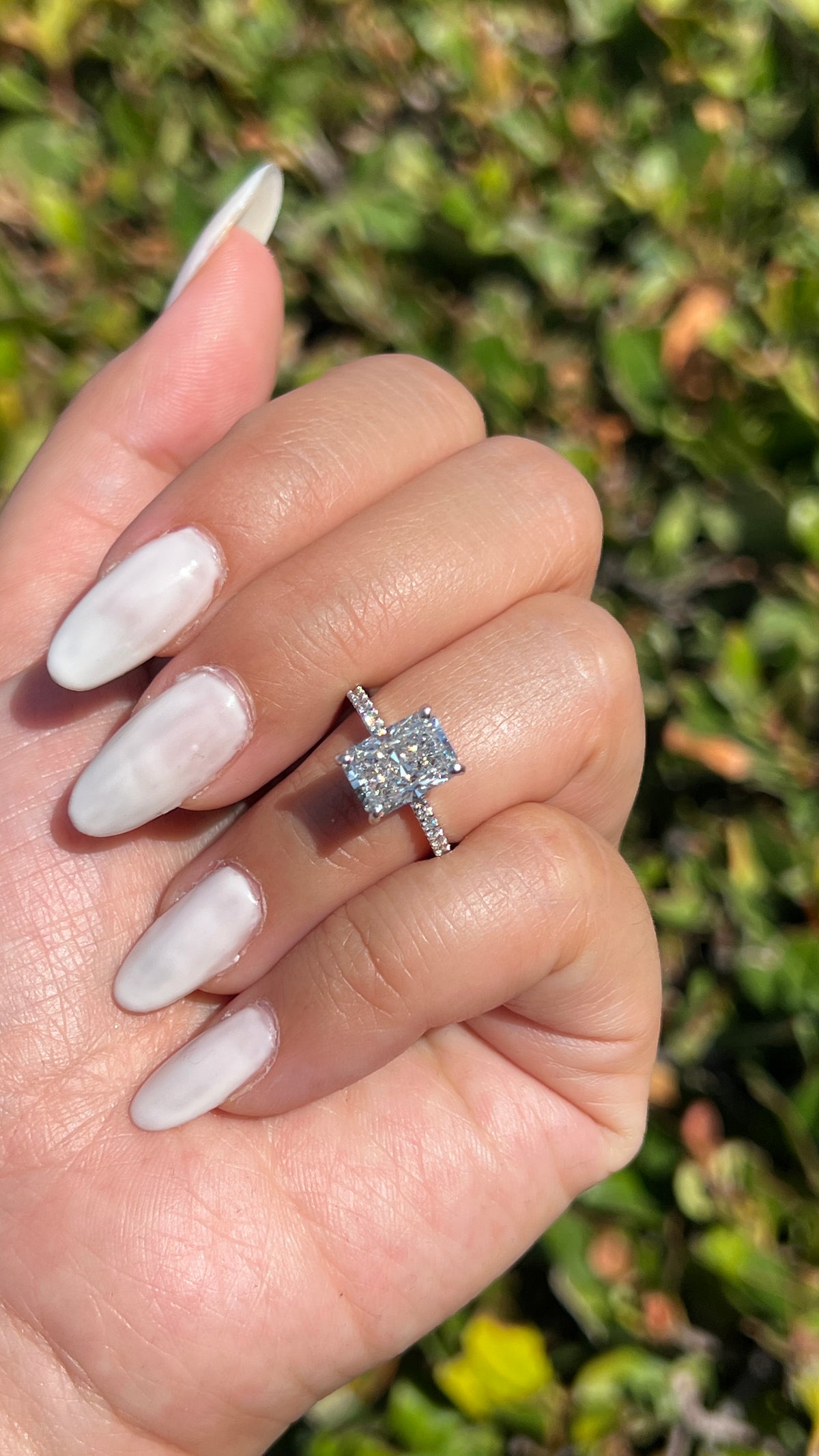 Jada 2.57ct E-VS1 Radiant Cut Lab Grown Diamond Engagement Ring 14K Gold