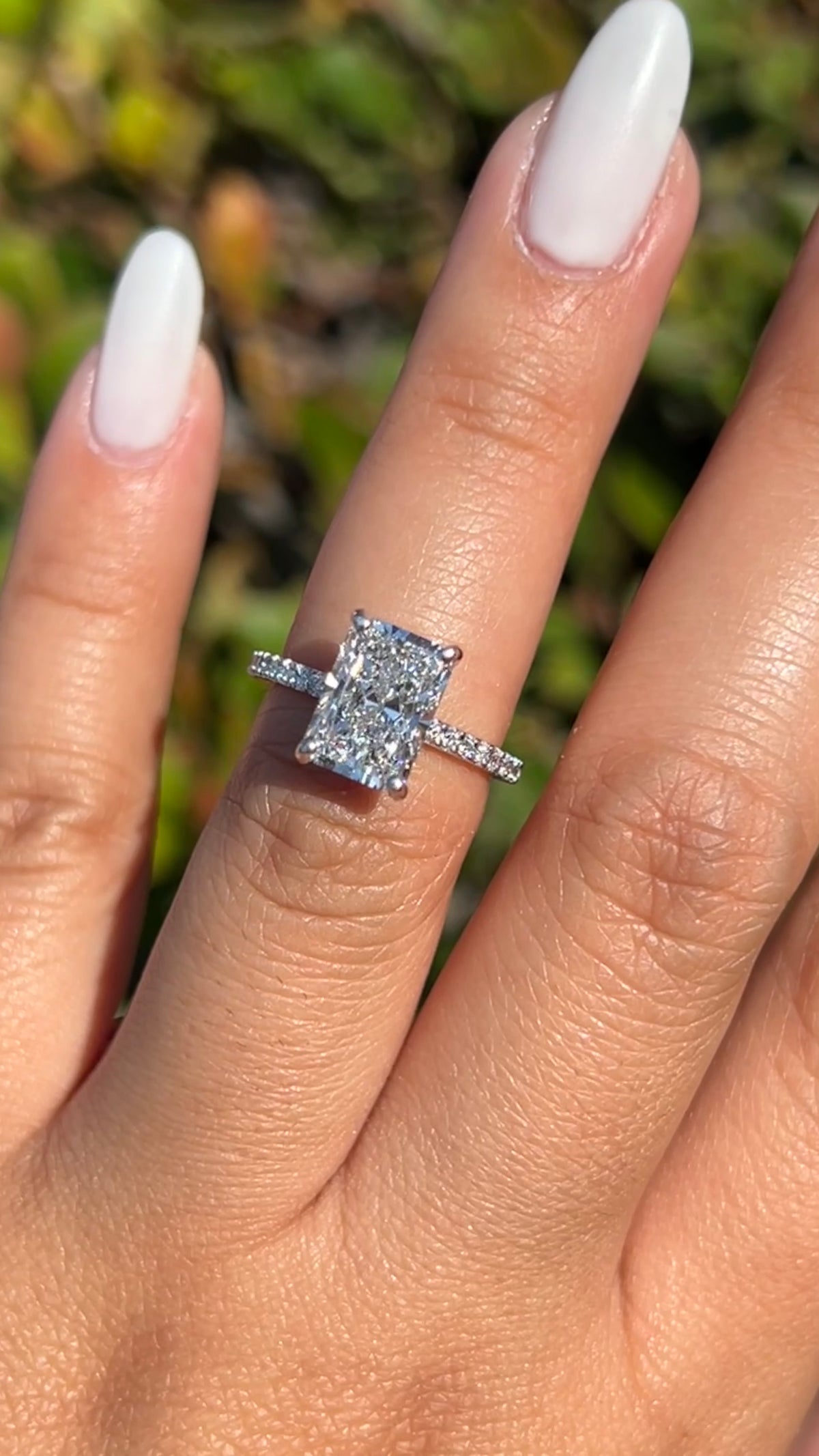 Jada 2.57ct E-VS1 Radiant Cut Lab Grown Diamond Engagement Ring 14K Gold