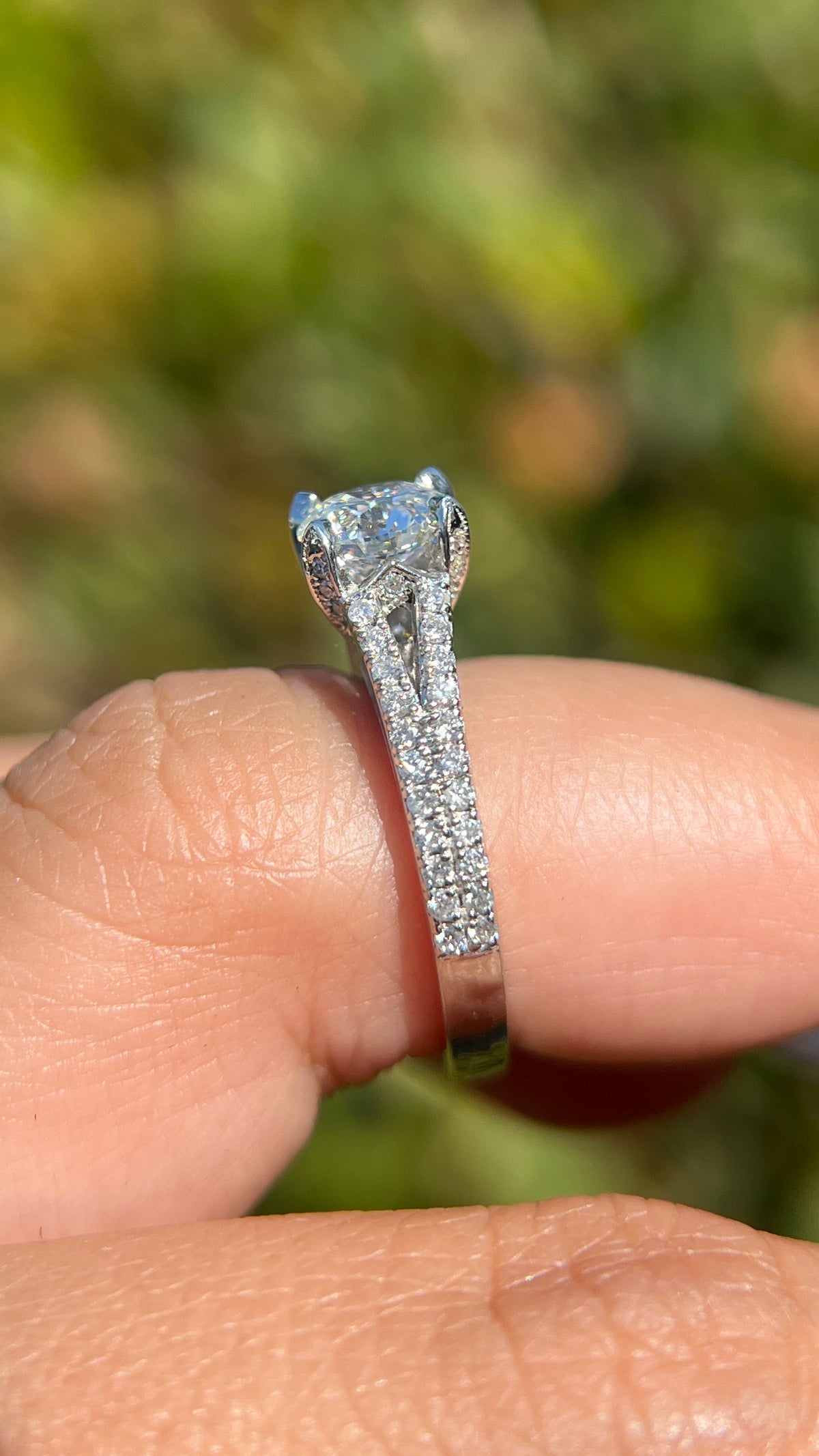 Erin 1.08ct E-VS1 Round Cut Lab Grown Diamond Engagement Ring 14K Gold