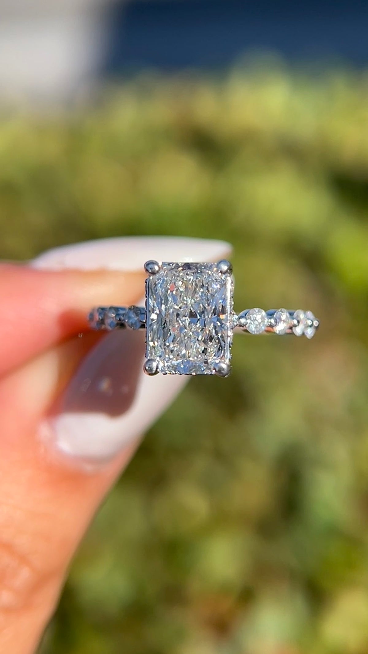 Isa 2.26ct E-VS1 Radiant Cut Lab Grown Diamond Engagement Ring 14K Gold