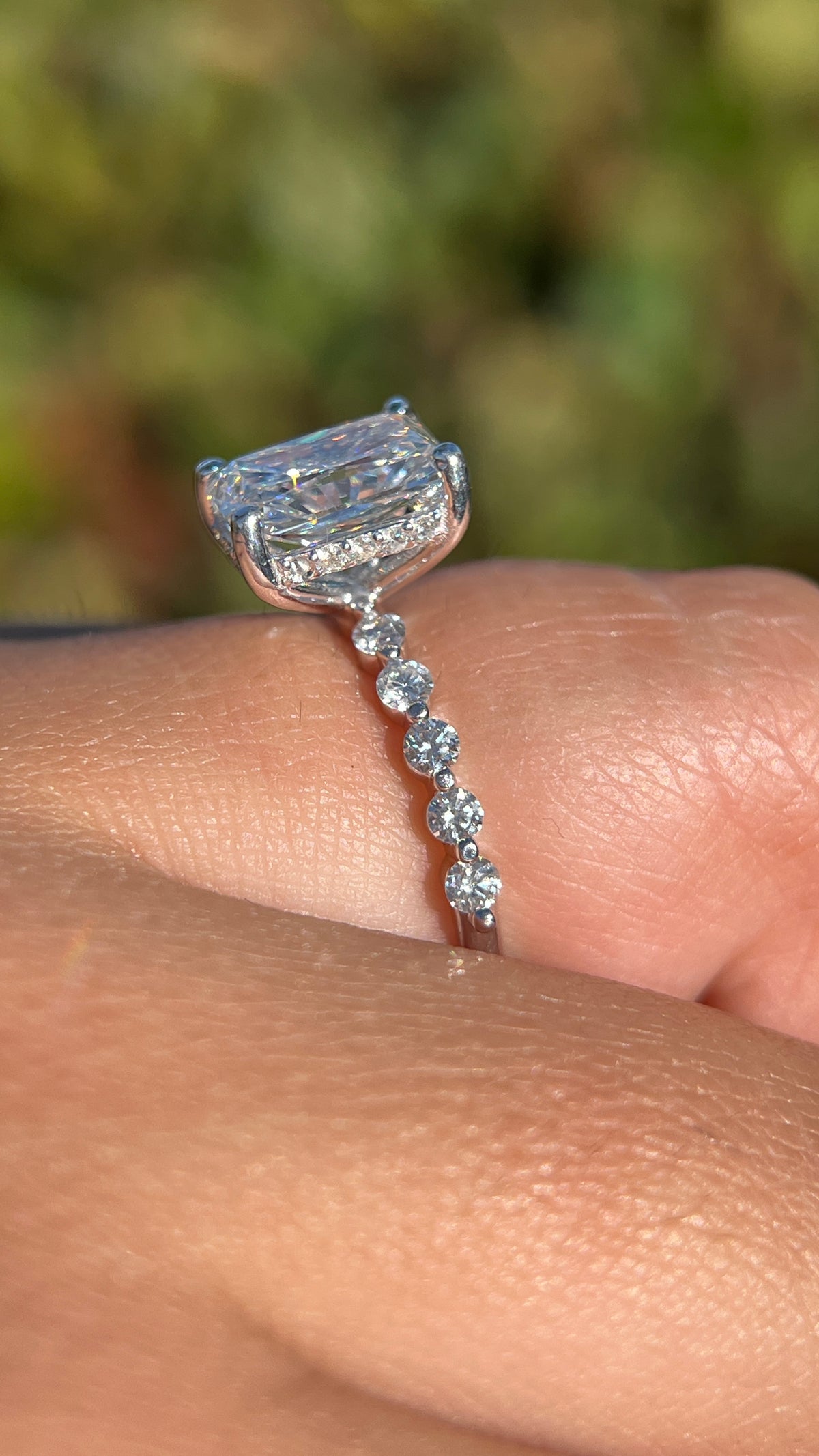 Isa 2.26ct E-VS1 Radiant Cut Lab Grown Diamond Engagement Ring 14K Gold