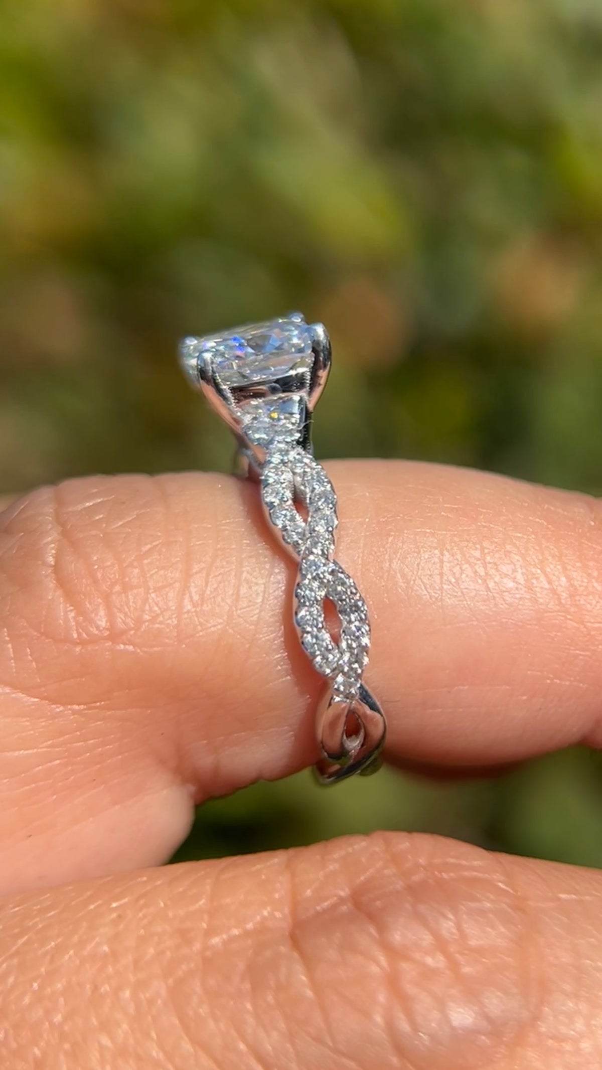 Lori 1.91ct F-VS1 Cushion Cut Lab Grown Diamond Engagement Ring 14K Gold