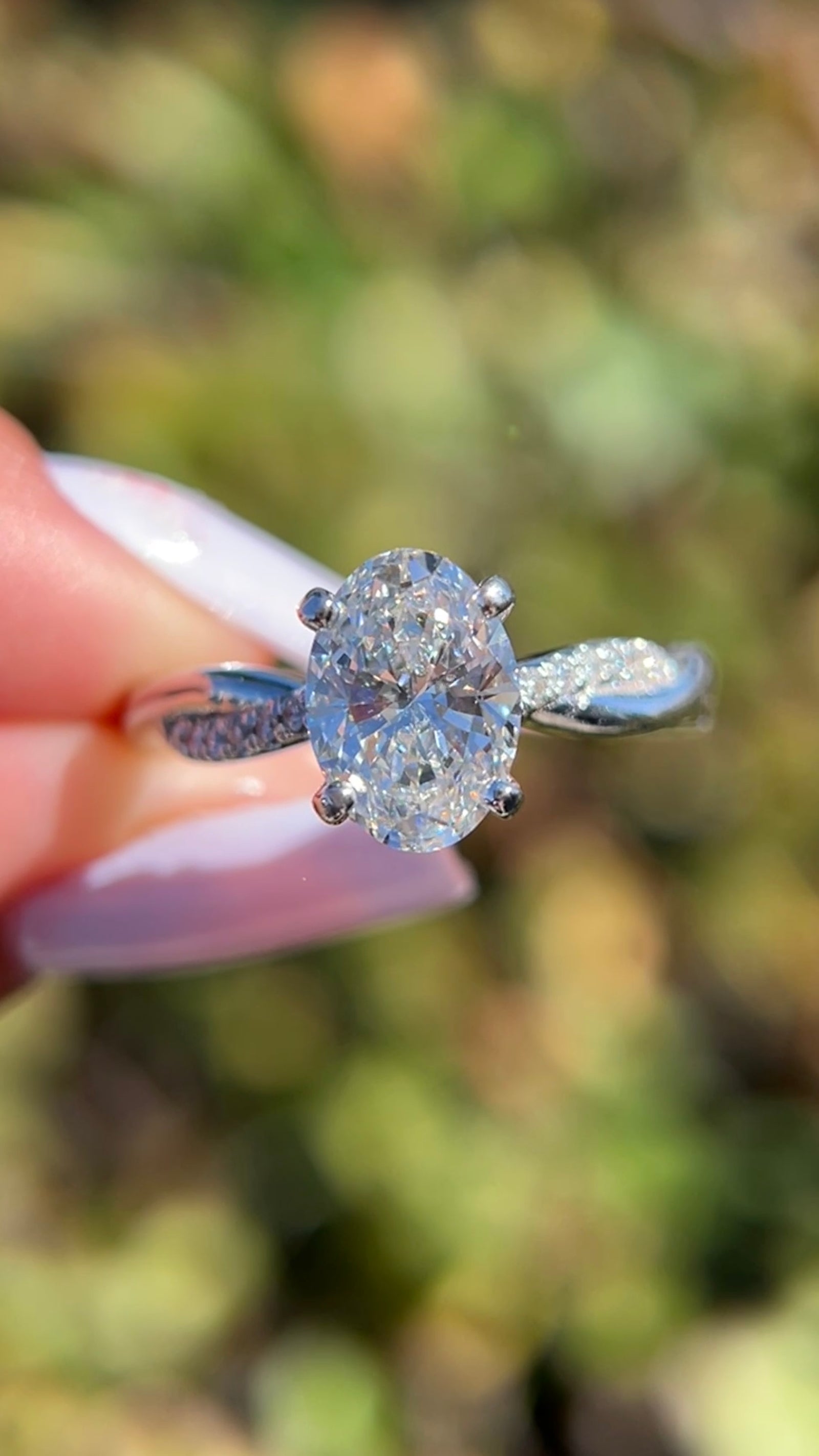 Leah 2.50ct E-VS1 Oval Cut Lab Grown Diamond Engagement Ring 14K Gold