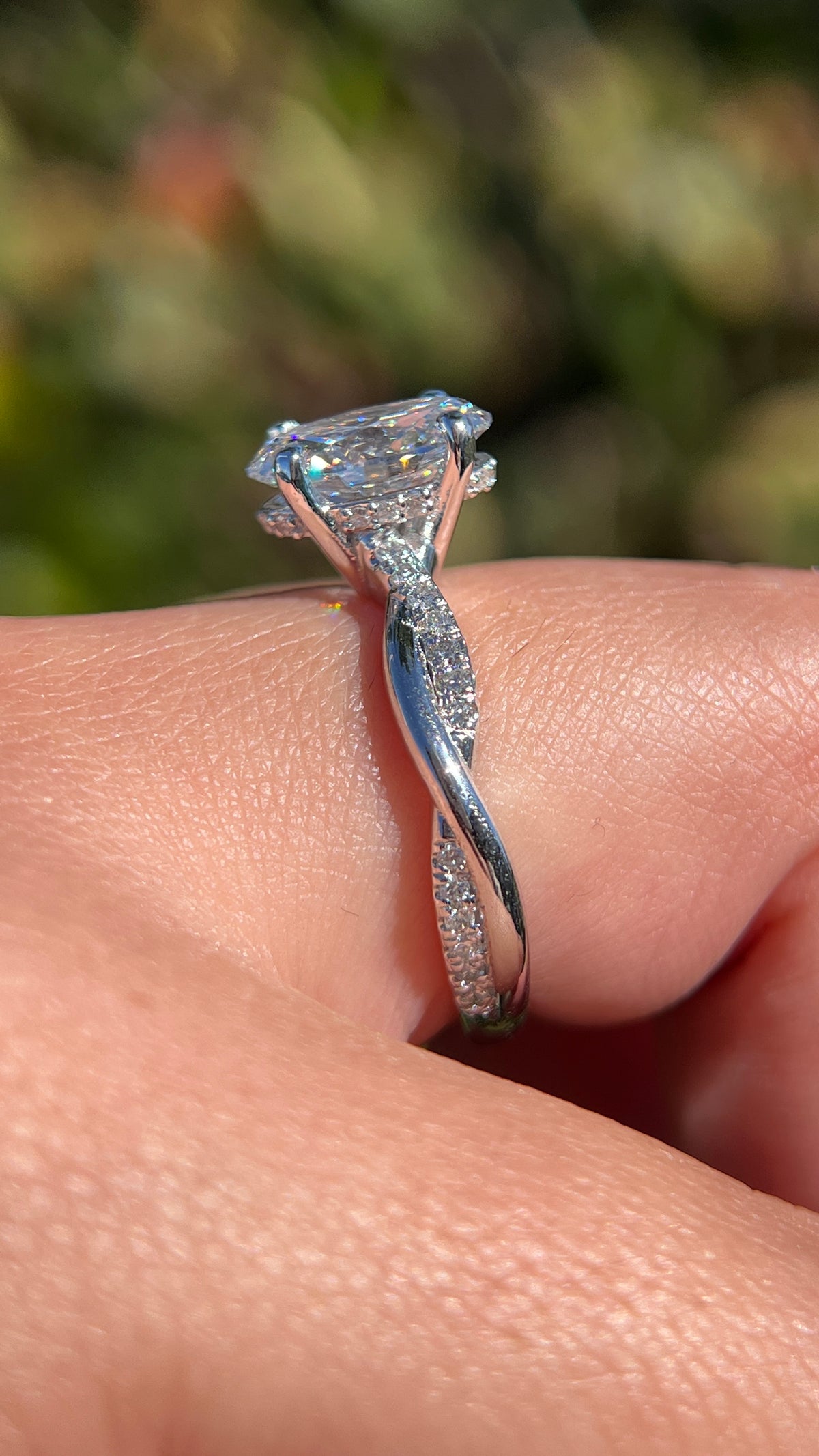 Leah 2.50ct E-VS1 Oval Cut Lab Grown Diamond Engagement Ring 14K Gold