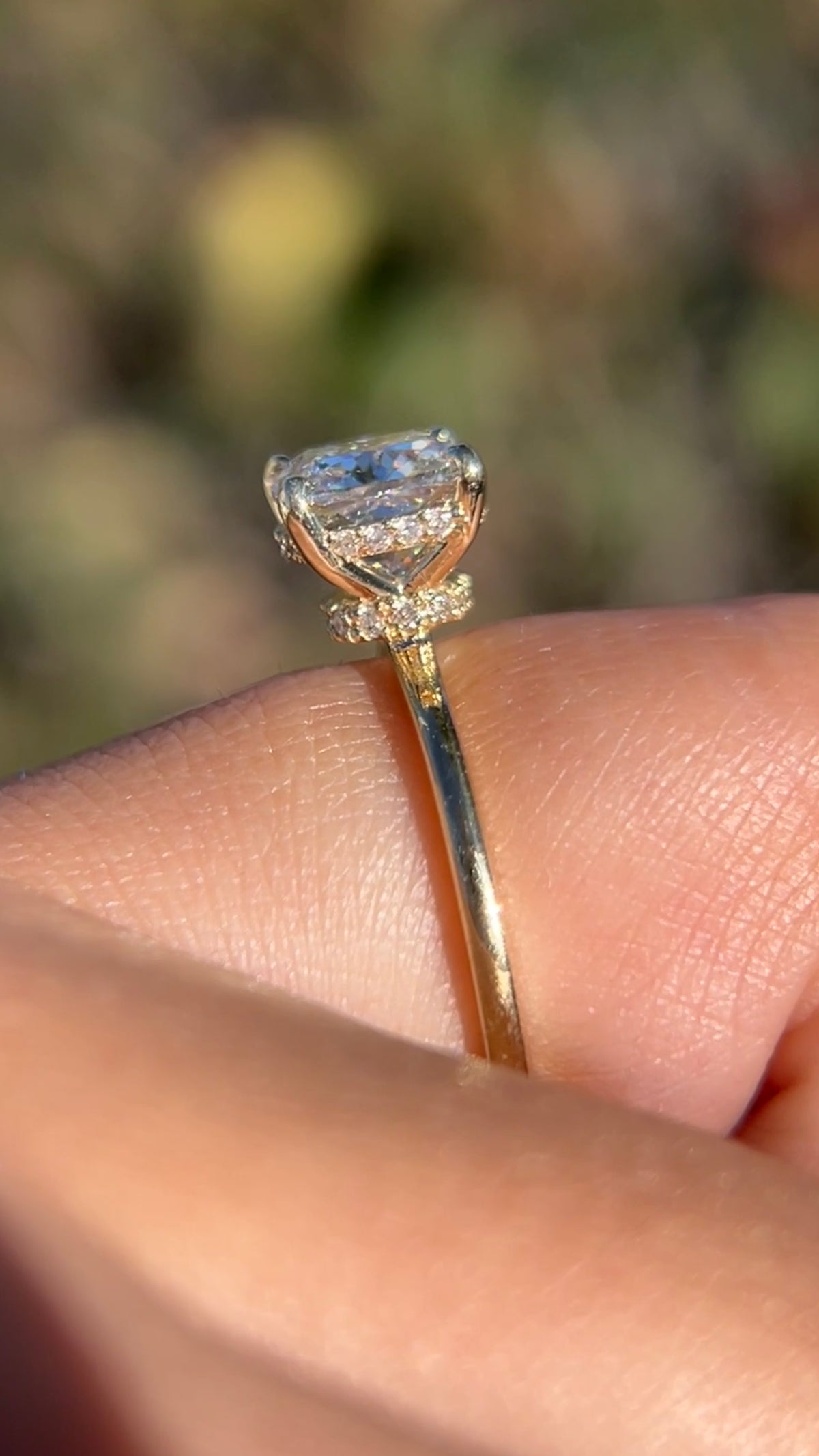 Sandy 1.91ct F-VS1 Cushion Cut Lab Grown Diamond Engagement Ring 14K Gold