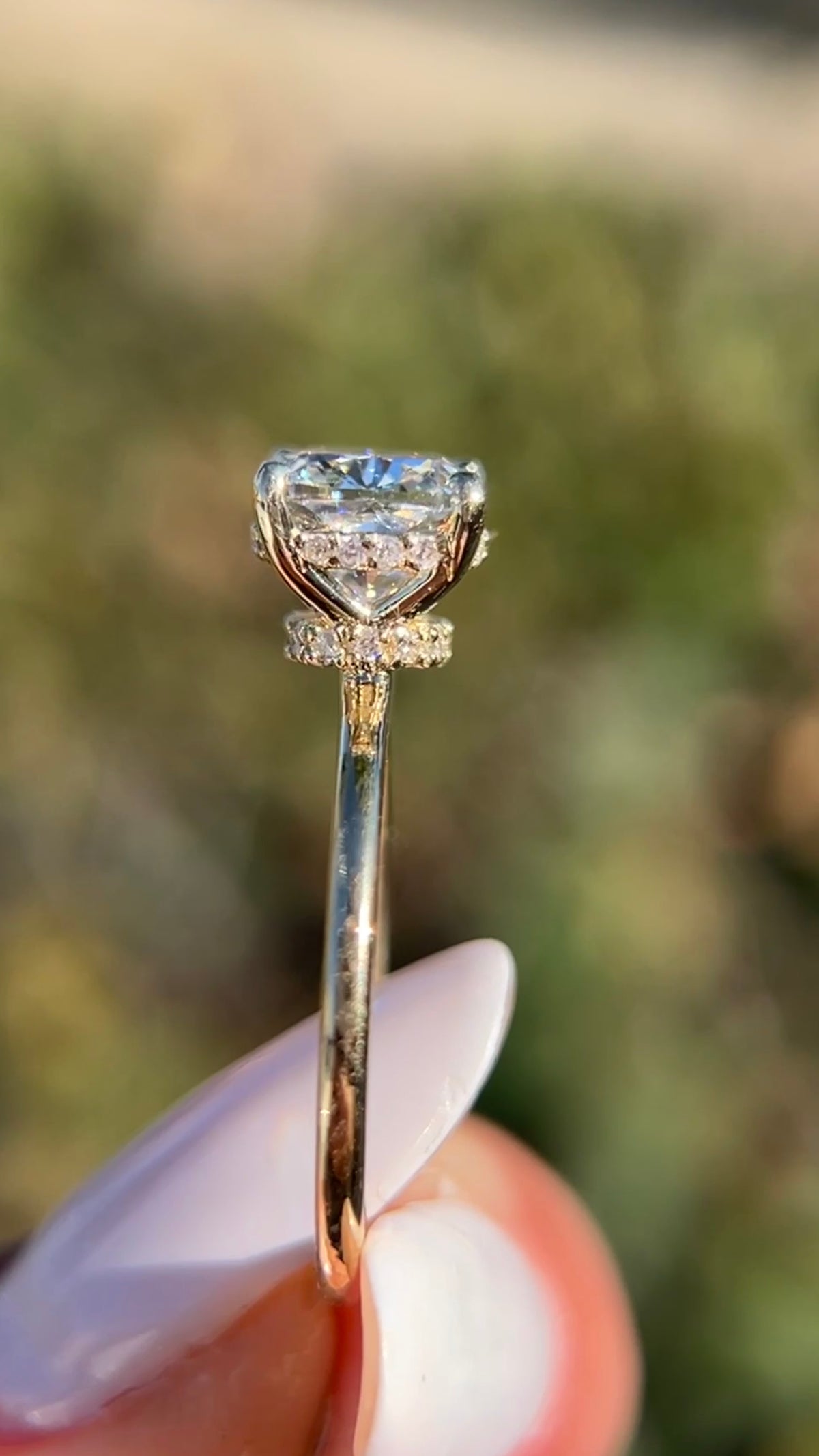 Sandy 1.91ct F-VS1 Cushion Cut Lab Grown Diamond Engagement Ring 14K Gold