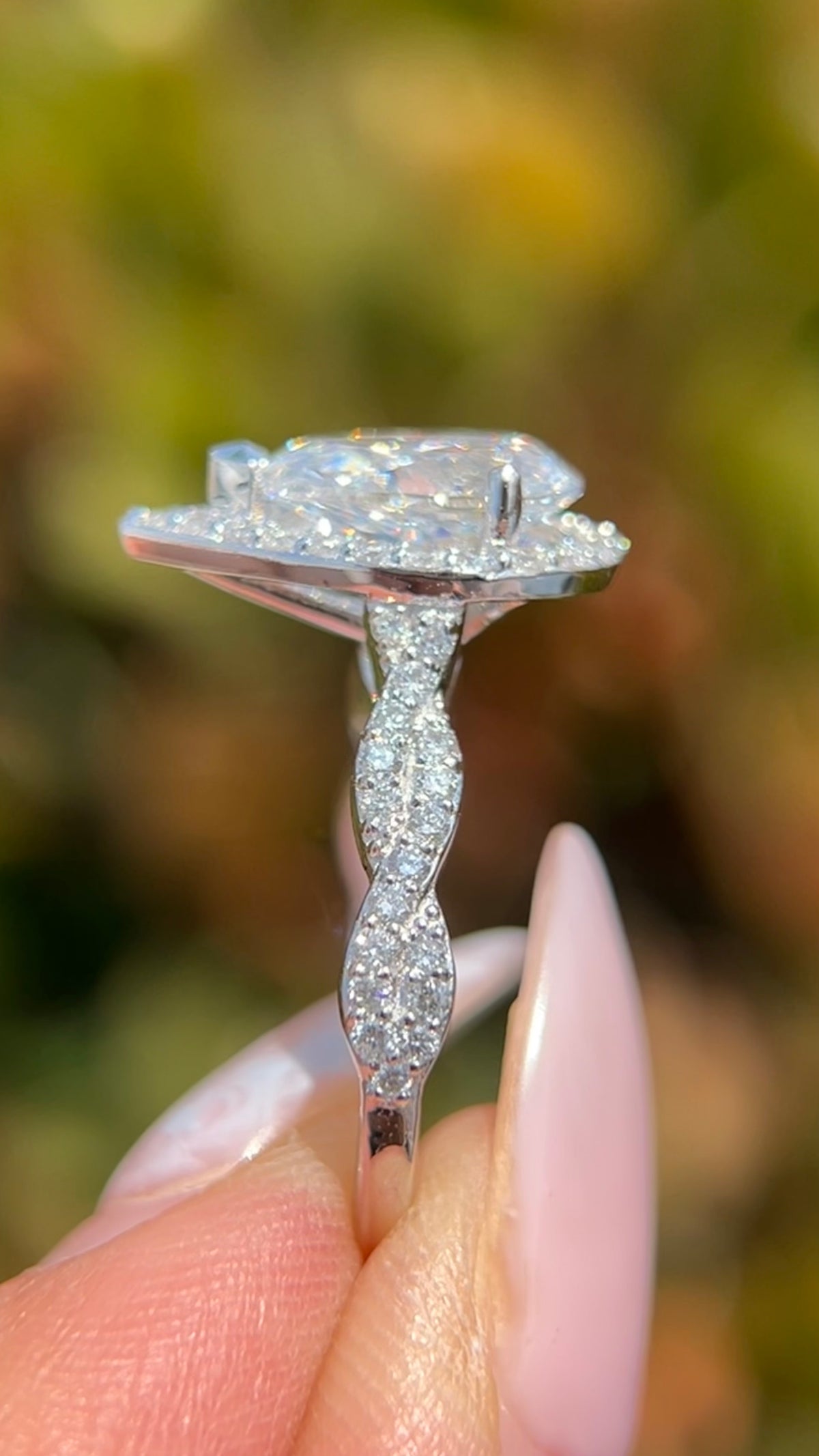 Linda 1.38ct F-VS1 Pear Cut Lab Grown Diamond Engagement Ring 14K Gold