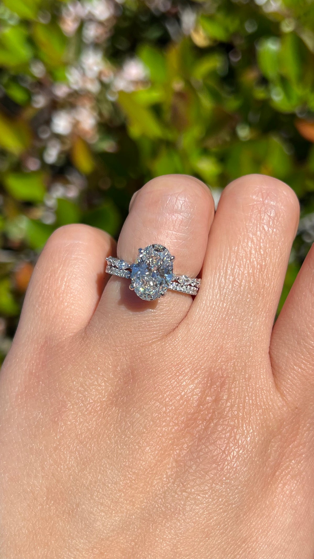 Mari 2.91ct E-VS1 Oval Cut Lab Grown Diamond Engagement Ring 14K Gold