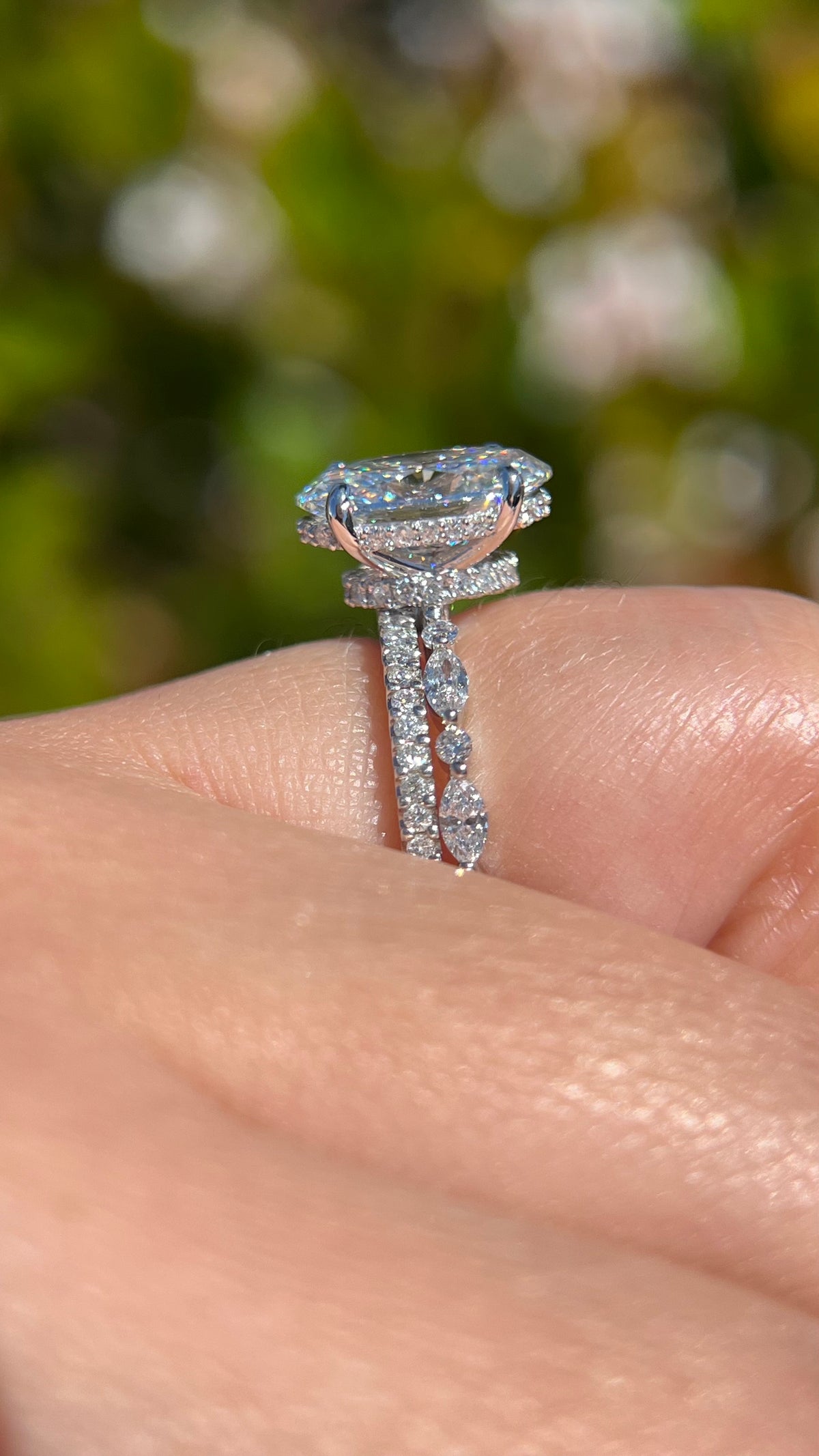 Mari 2.91ct E-VS1 Oval Cut Lab Grown Diamond Engagement Ring 14K Gold