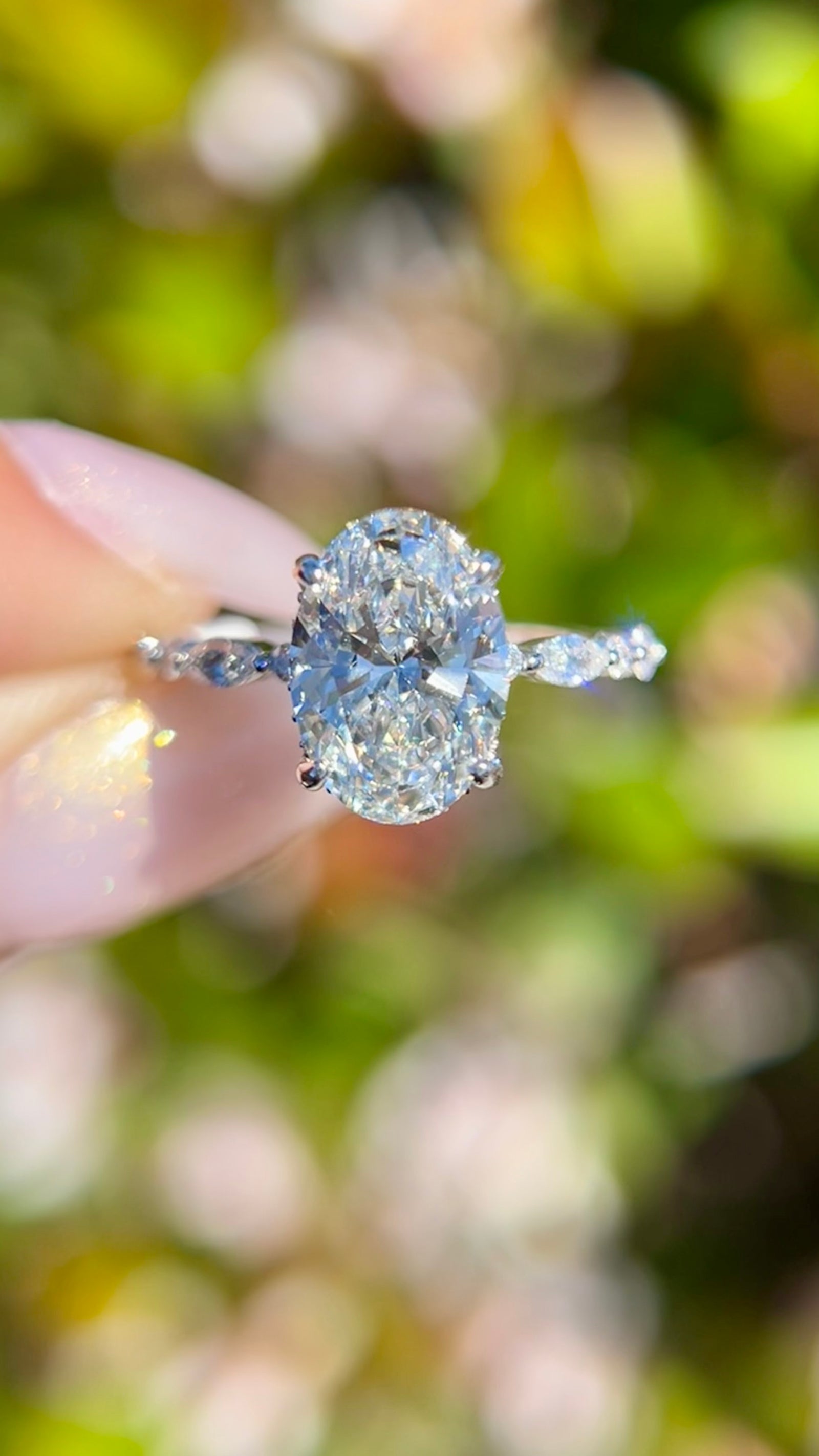 Mari 2.91ct E-VS1 Oval Cut Lab Grown Diamond Engagement Ring 14K Gold