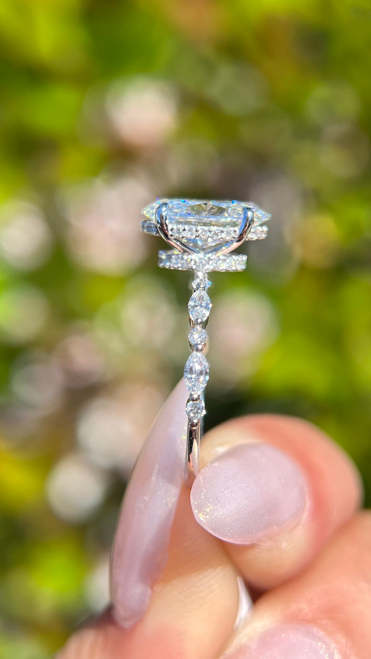 Mari 2.91ct E-VS1 Oval Cut Lab Grown Diamond Engagement Ring 14K Gold