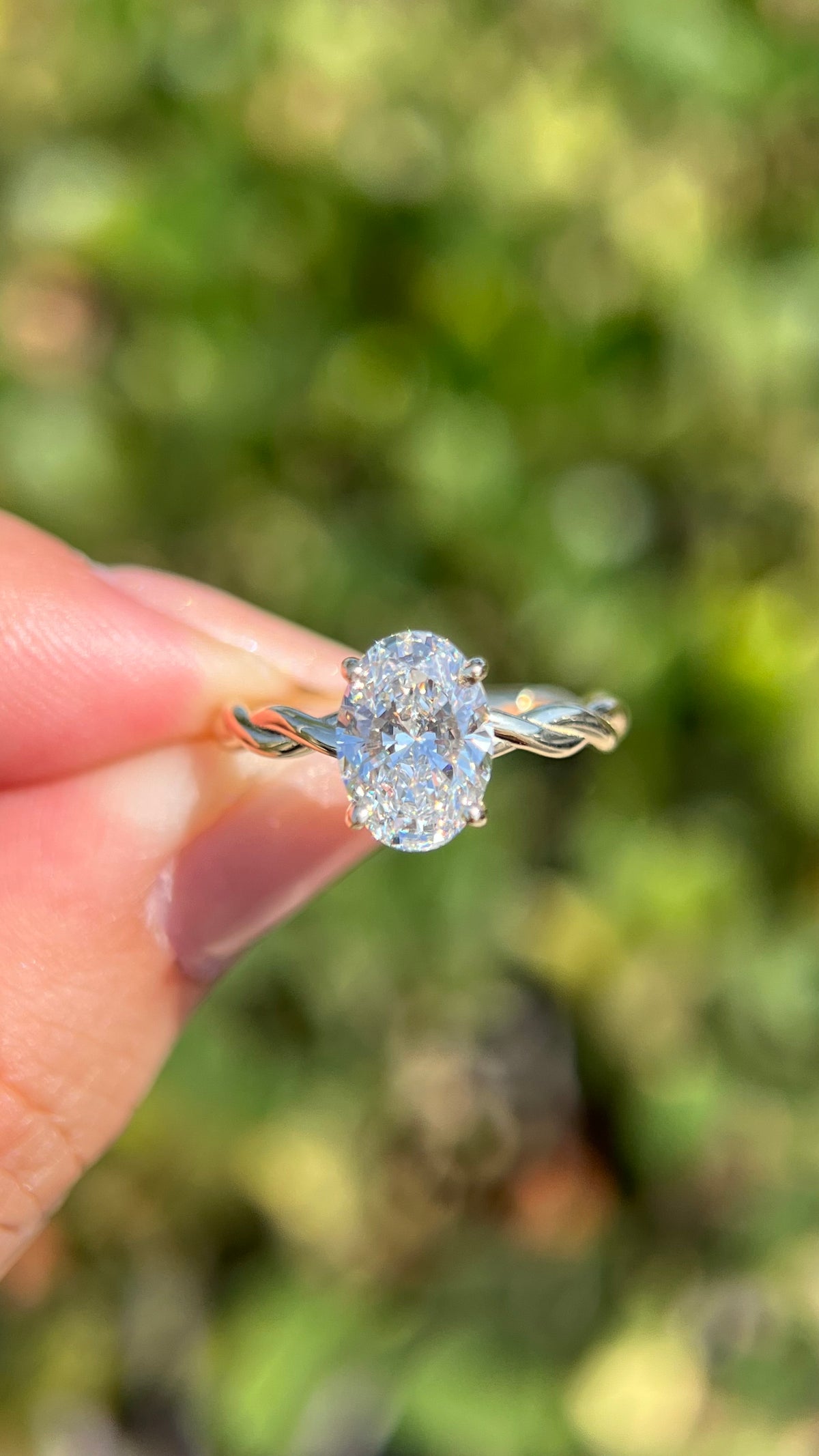 Lucia 1.91ct E-VS1 Oval Cut Lab Grown Diamond Engagement Ring 14K Gold