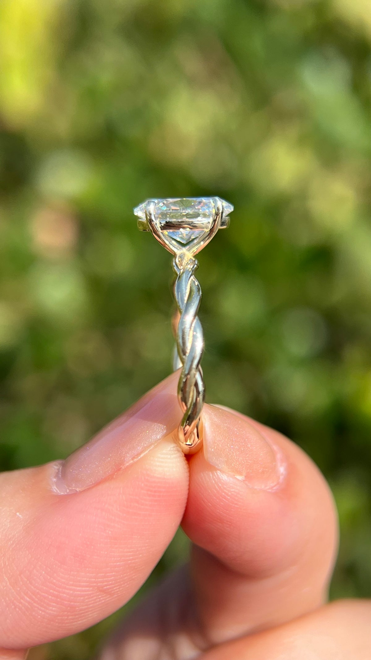 Lucia 1.91ct E-VS1 Oval Cut Lab Grown Diamond Engagement Ring 14K Gold