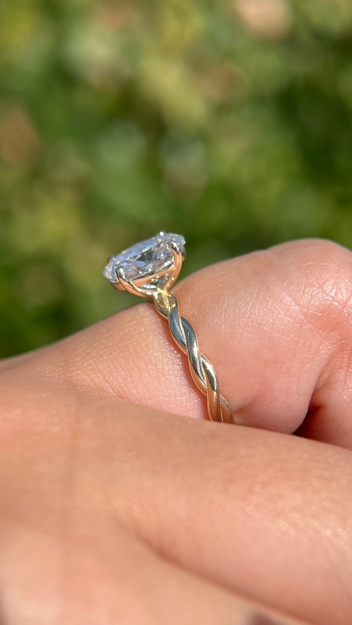 Lucia 1.91ct E-VS1 Oval Cut Lab Grown Diamond Engagement Ring 14K Gold