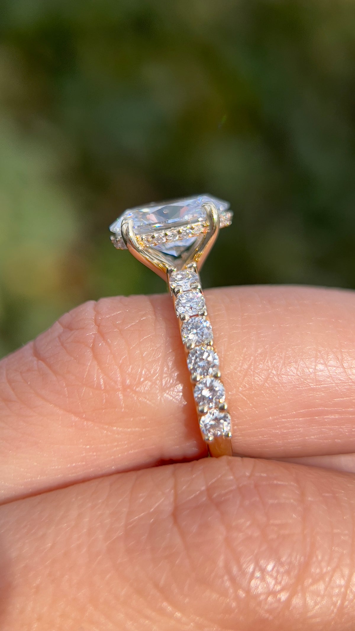 Crystal 2.64ct F-VS1 Oval Cut Lab Grown Diamond Engagement Ring 14K Gold