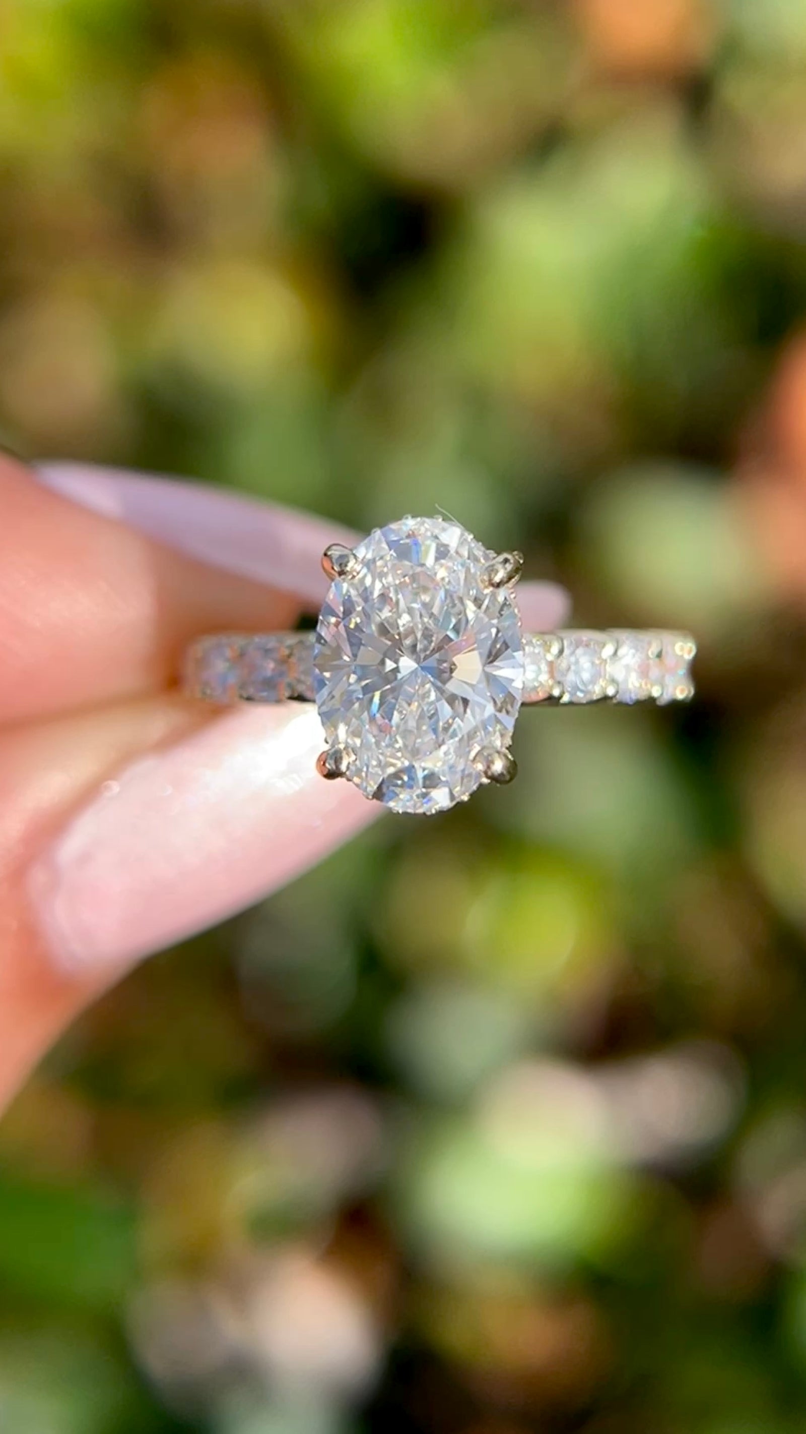 Crystal 2.64ct F-VS1 Oval Cut Lab Grown Diamond Engagement Ring 14K Gold