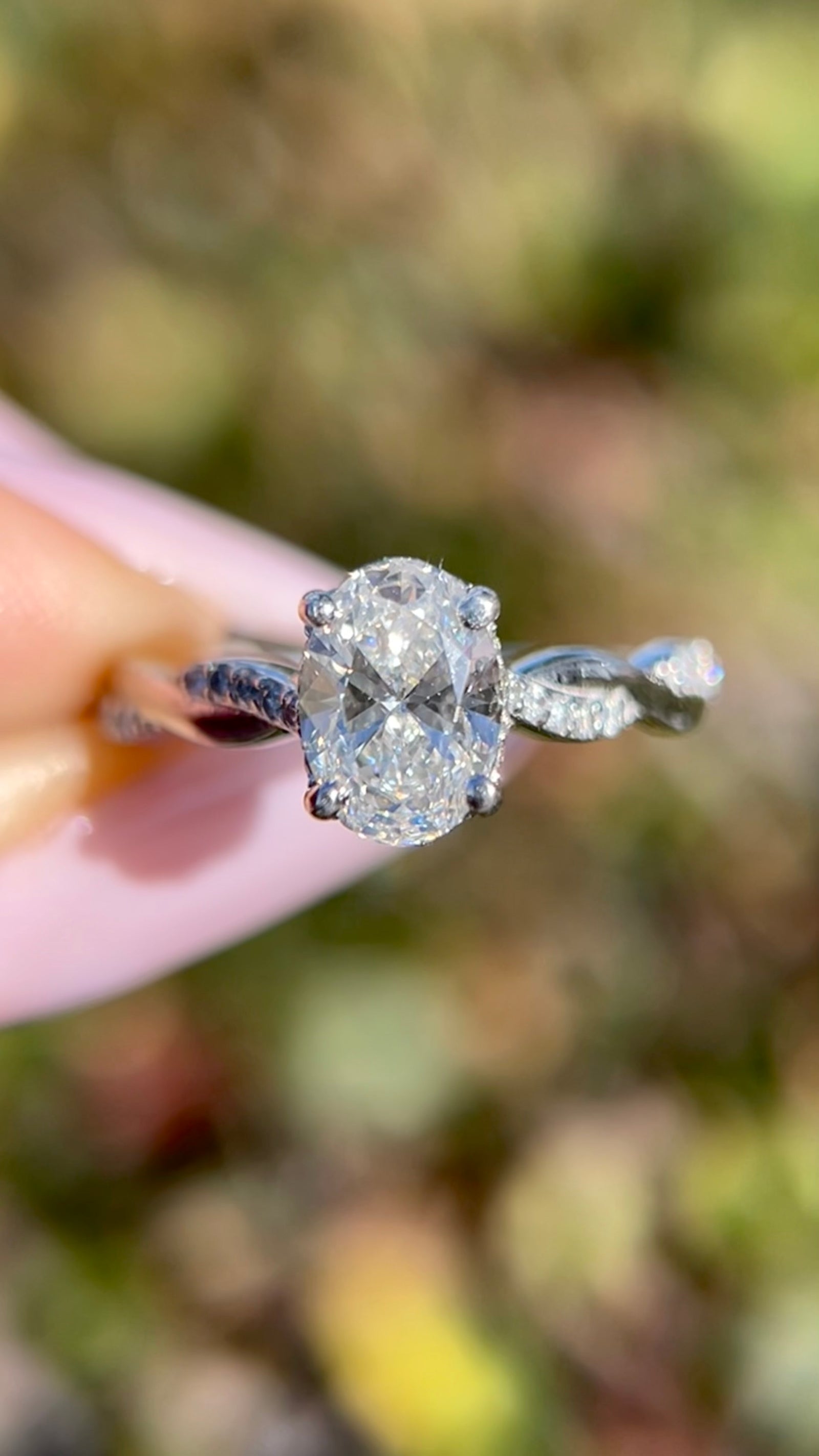 Lena 1.20ct F-VS1 Oval Cut Lab Grown Diamond Engagement Ring 14K Gold